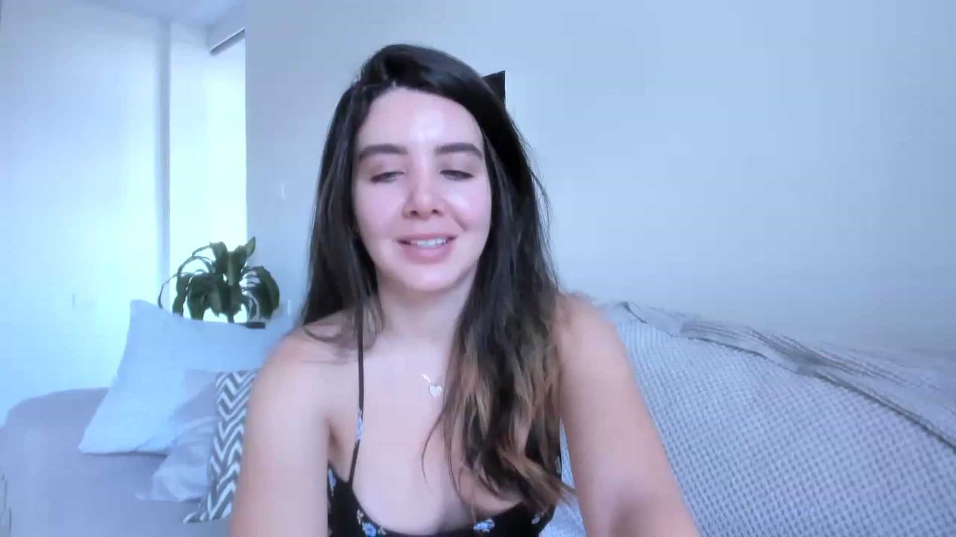 Gallery image thumbnail from LauraVega's myfreecams stream on, 05/27/2023, 15:43 image 5 of 20