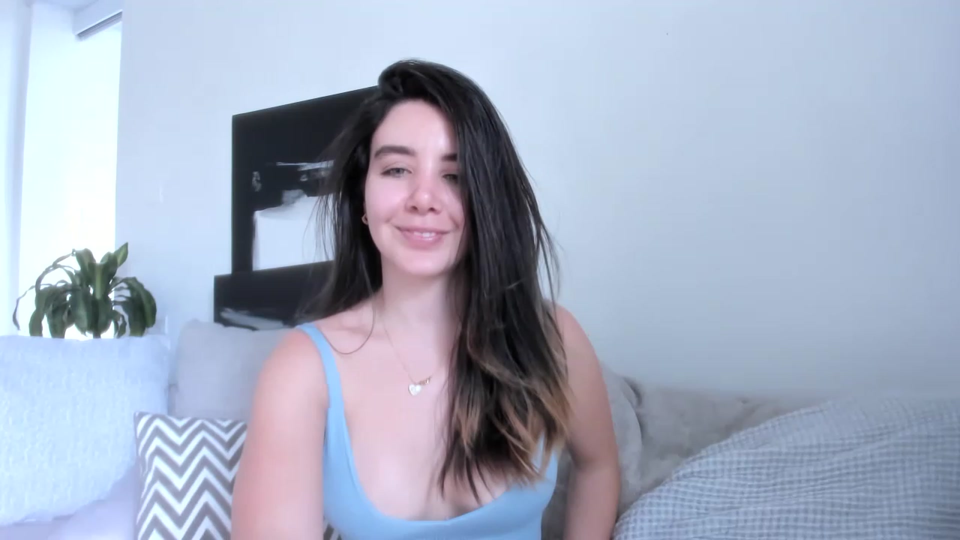 Gallery image thumbnail from LauraVega's myfreecams stream on, 05/28/2023, 18:04 image 14 of 20