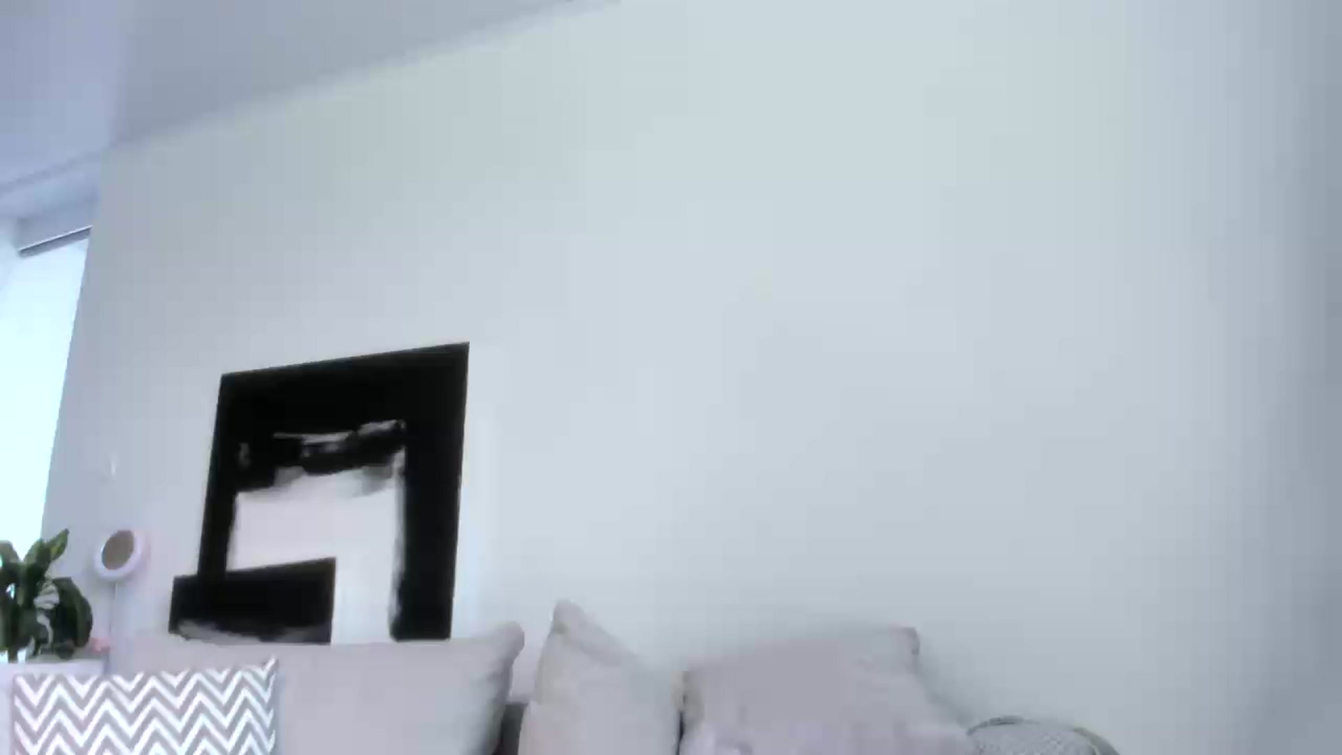 Gallery image thumbnail from LauraVega's myfreecams stream on, 06/01/2023, 17:29 image 2 of 20