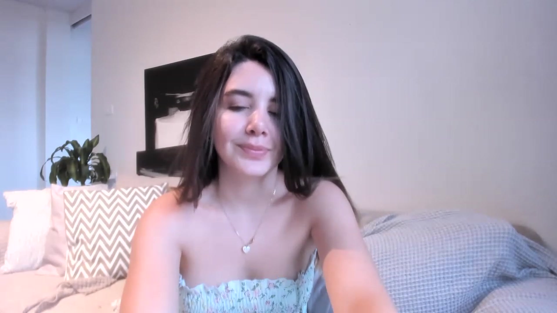 Gallery image thumbnail from LauraVega's myfreecams stream on, 06/01/2023, 23:27 image 14 of 20