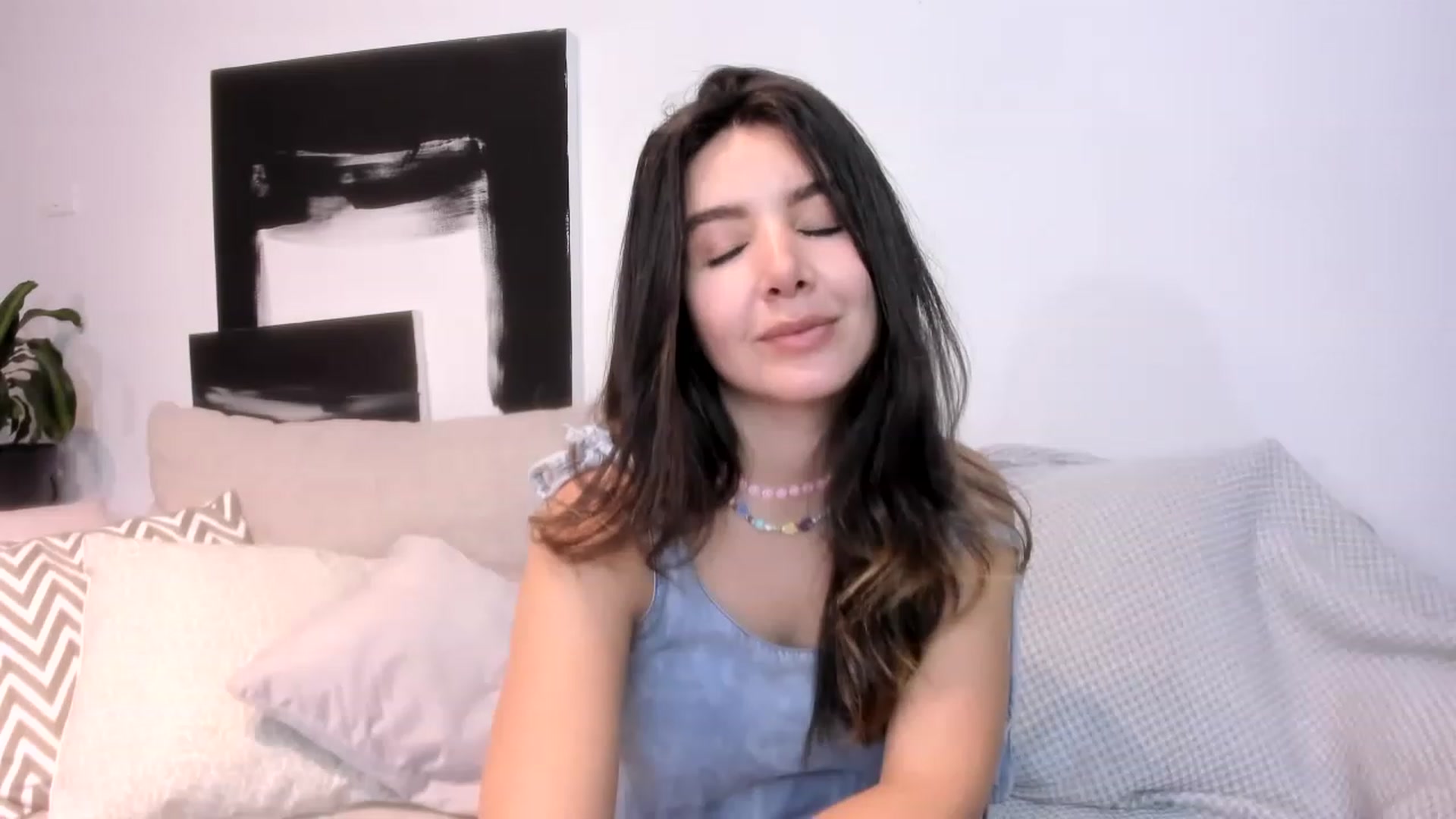 Gallery image thumbnail from LauraVega's myfreecams stream on, 06/27/2023, 24:10 image 8 of 20