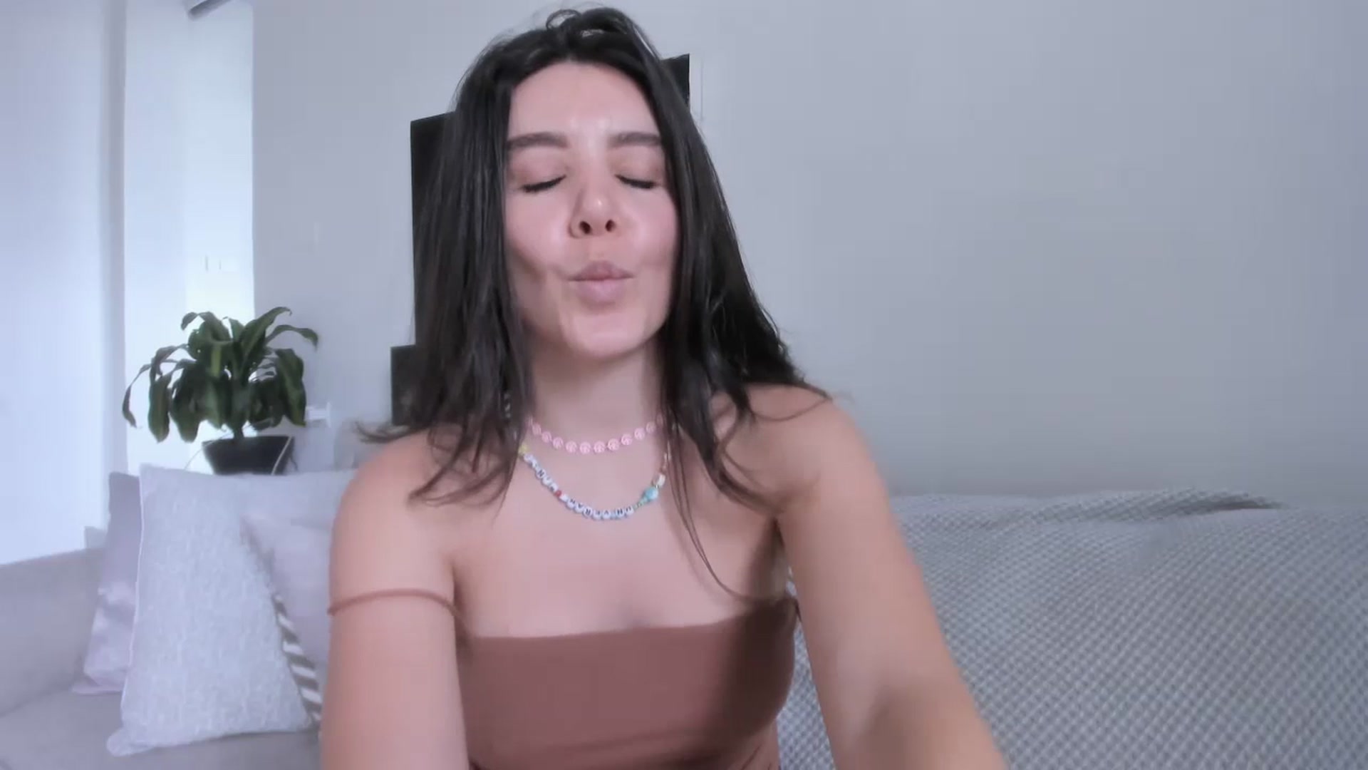 Gallery image thumbnail from LauraVega's myfreecams stream on, 07/01/2023, 16:18 image 14 of 20