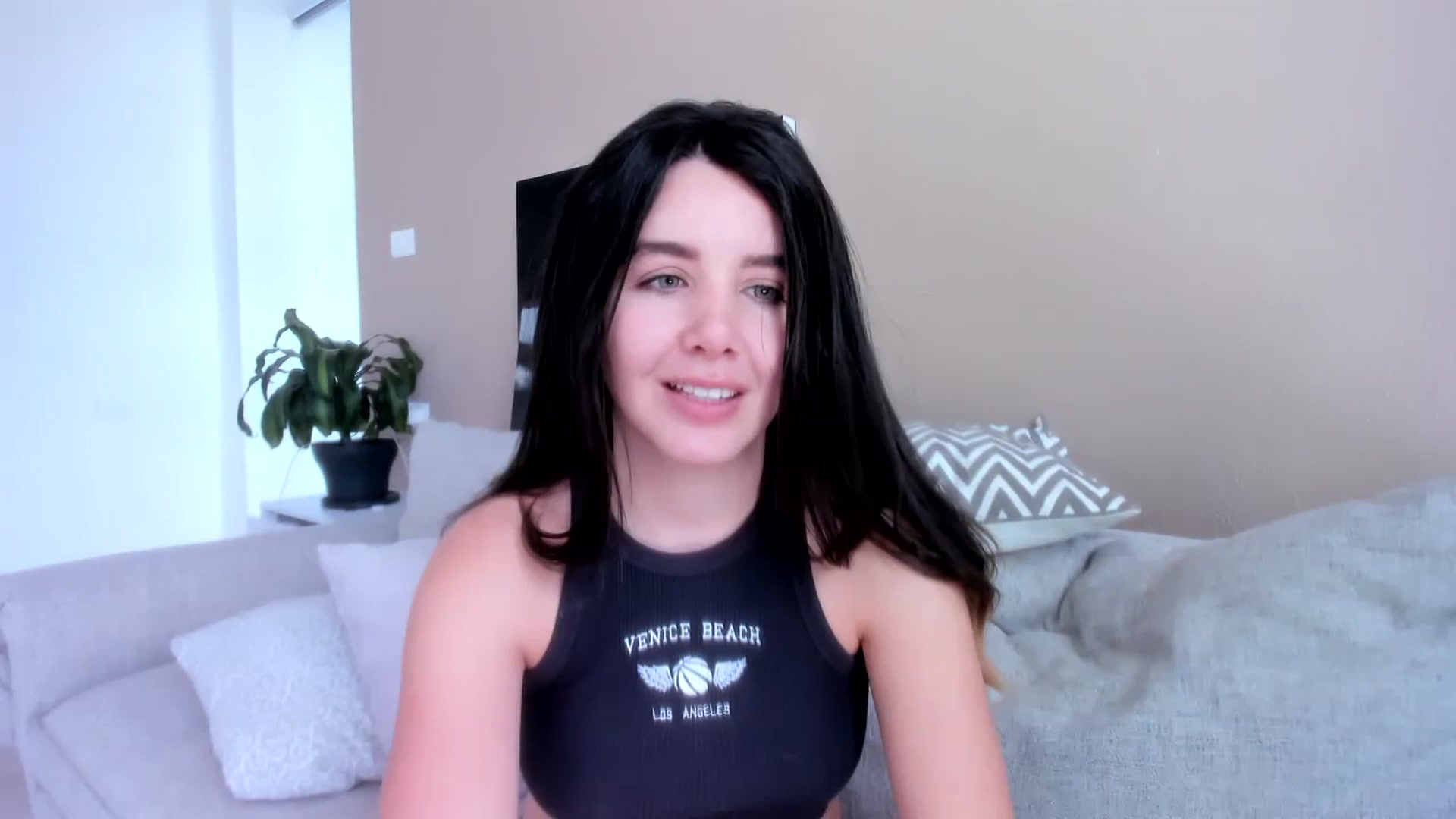 Gallery image thumbnail from LauraVega's myfreecams stream on, 08/01/2023, 17:22 image 8 of 20