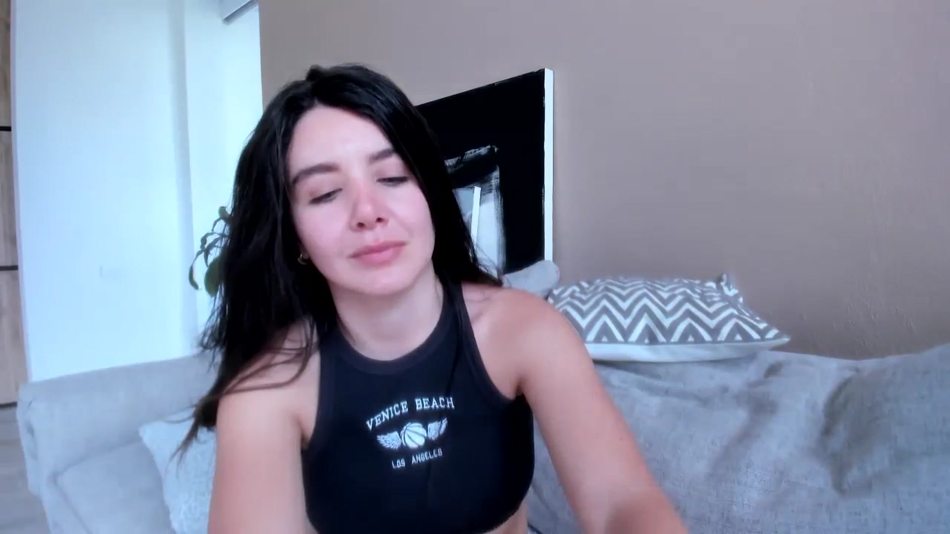 Gallery image thumbnail from LauraVega's myfreecams stream on, 08/01/2023, 17:22 image 11 of 20