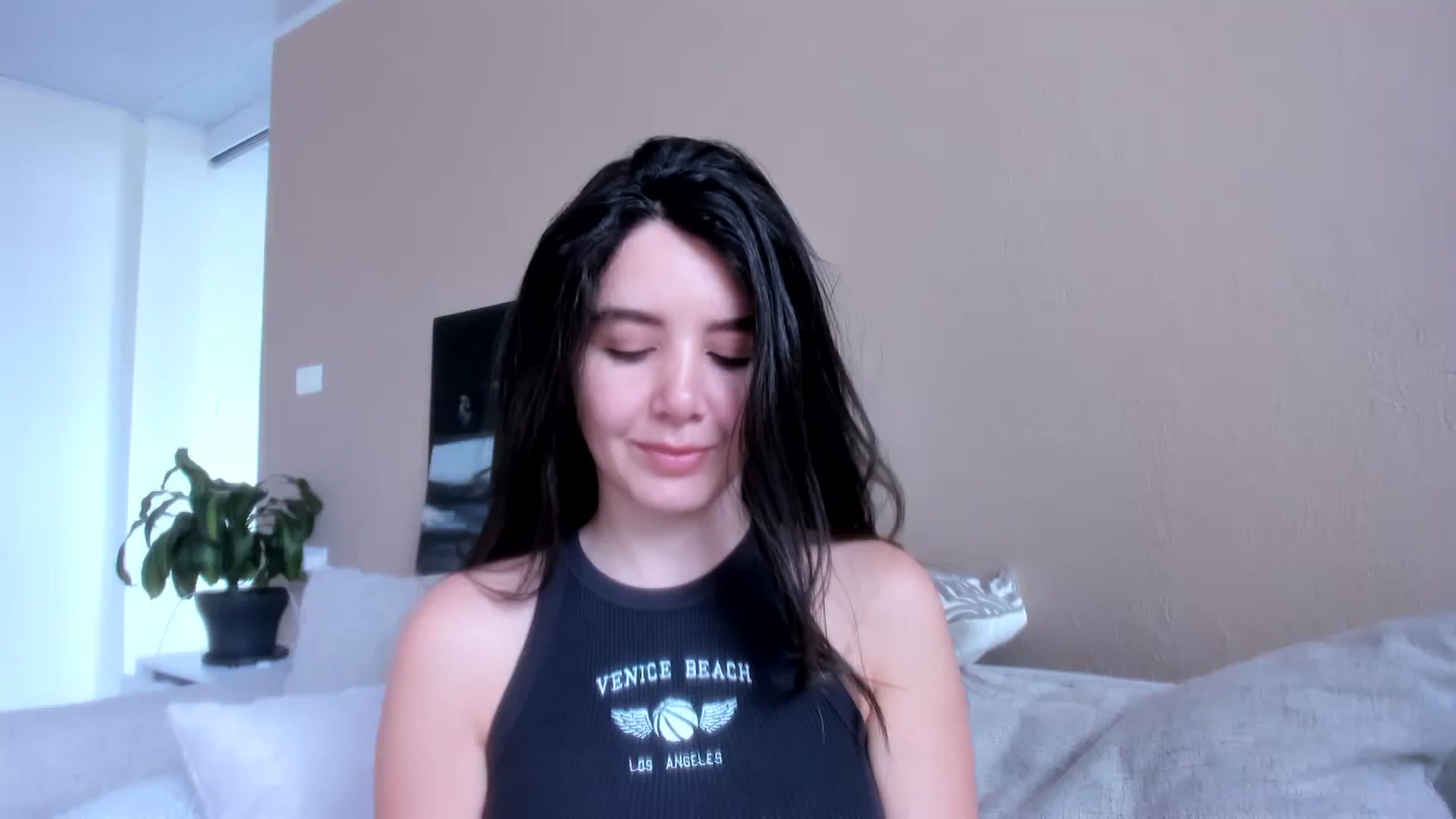 Gallery image thumbnail from LauraVega's myfreecams stream on, 08/01/2023, 17:22 image 17 of 20