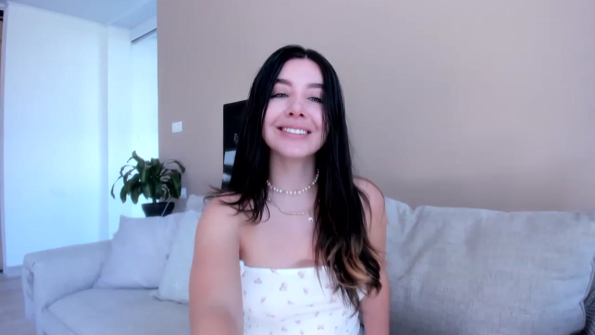 Gallery image thumbnail from LauraVega's myfreecams stream on, 08/04/2023, 16:20 image 8 of 20