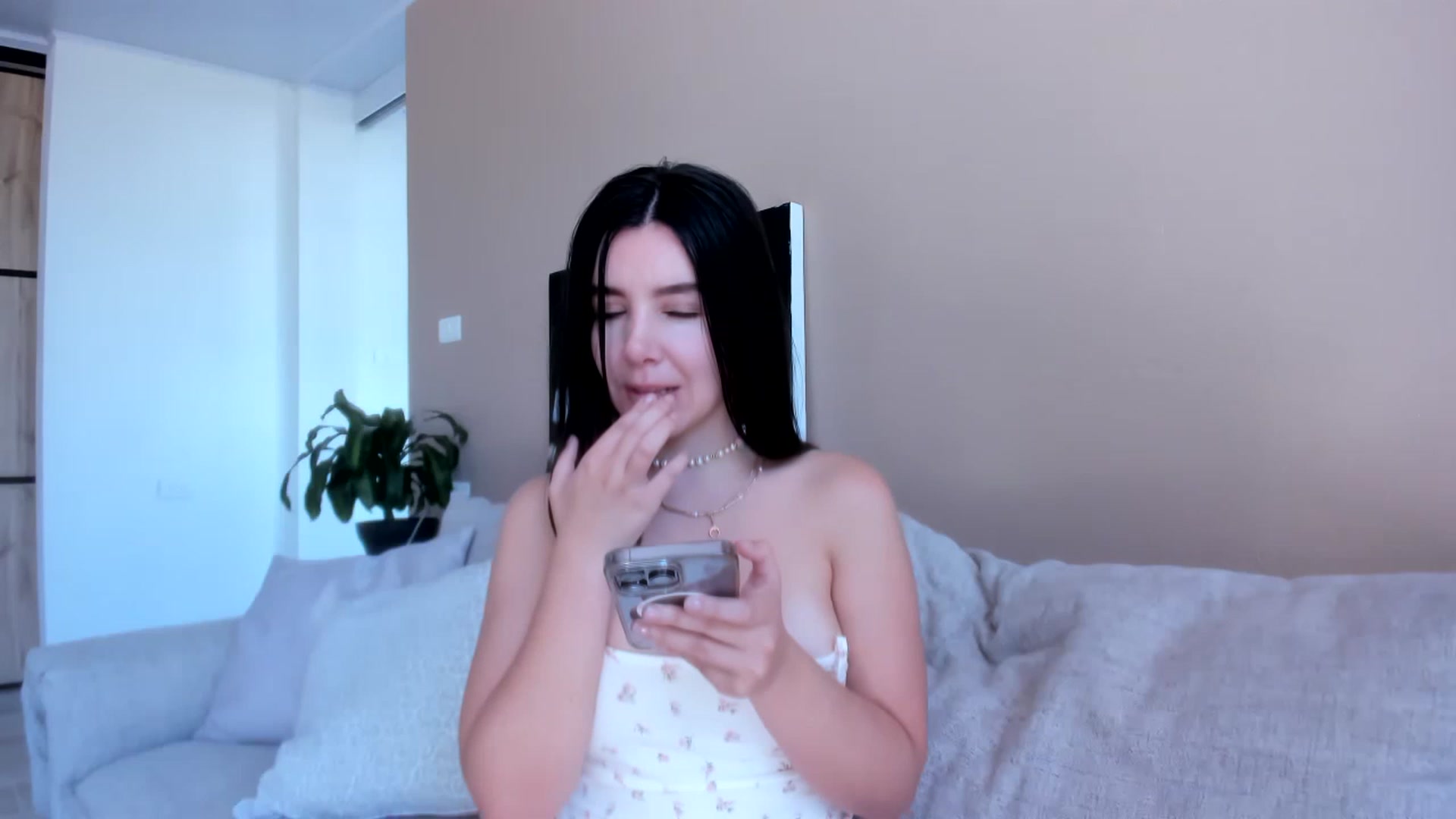 Gallery image thumbnail from LauraVega's myfreecams stream on, 08/04/2023, 16:20 image 15 of 20
