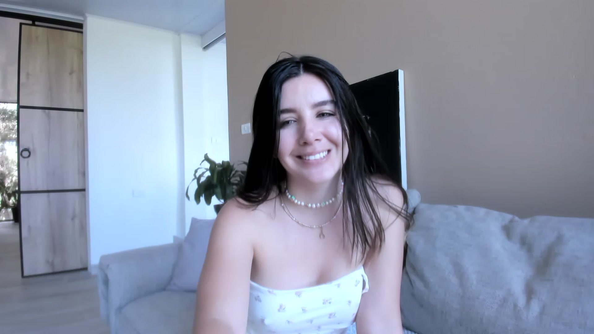 Gallery image thumbnail from LauraVega's myfreecams stream on, 08/04/2023, 17:07 image 17 of 20