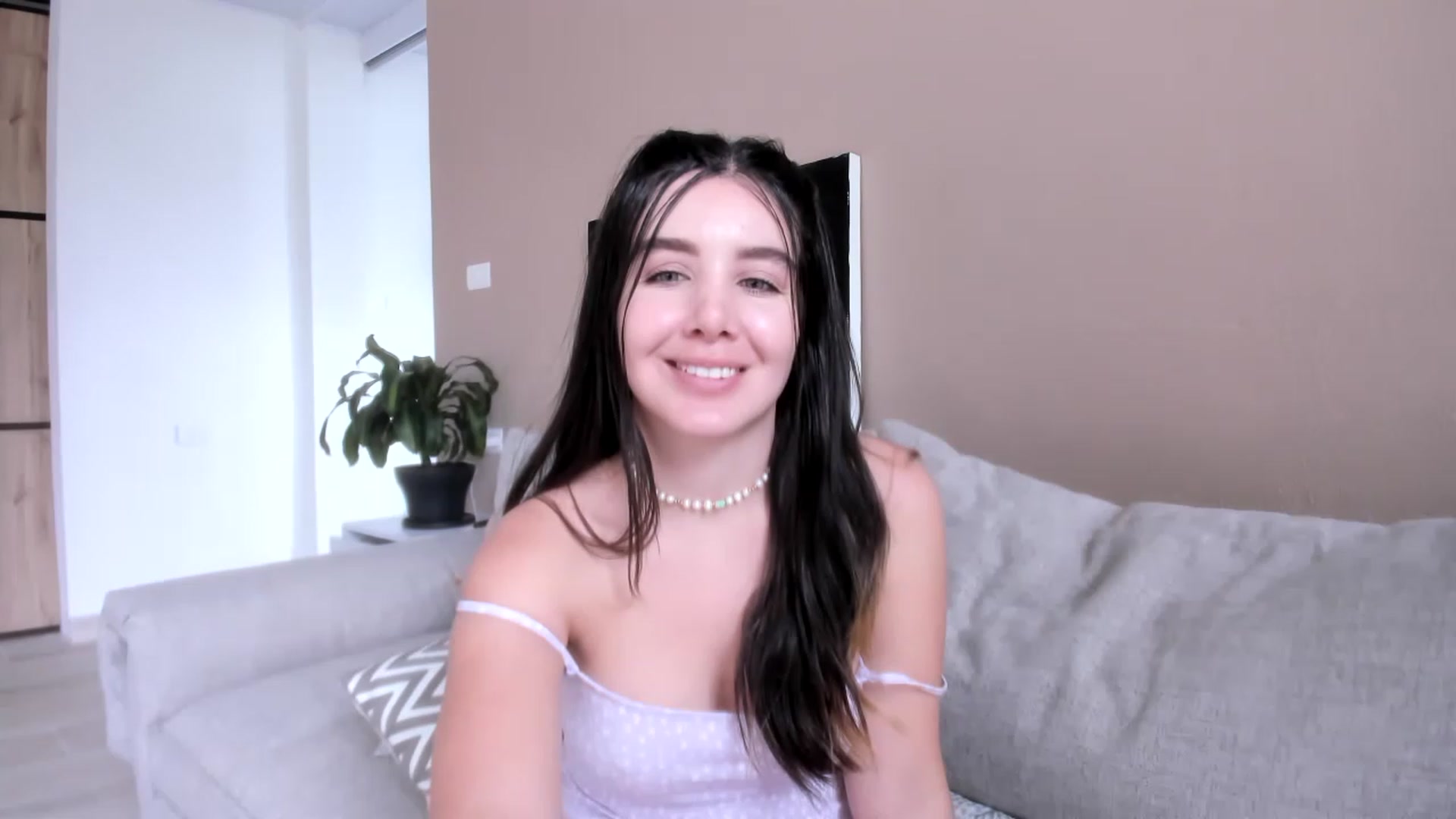 Gallery image thumbnail from LauraVega's myfreecams stream on, 08/07/2023, 15:41 image 8 of 20