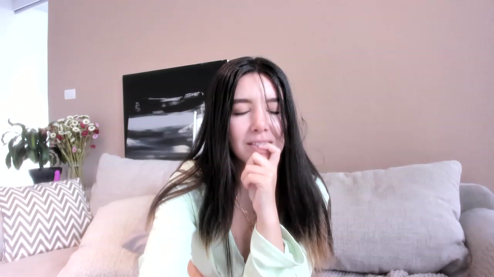 Gallery image thumbnail from LauraVega's myfreecams stream on, 08/19/2023, 15:49 image 17 of 20