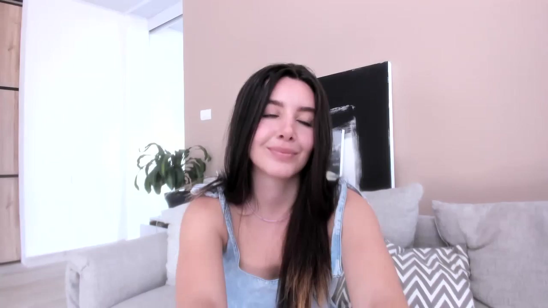 Gallery image thumbnail from LauraVega's myfreecams stream on, 09/11/2023, 15:46 image 1 of 20