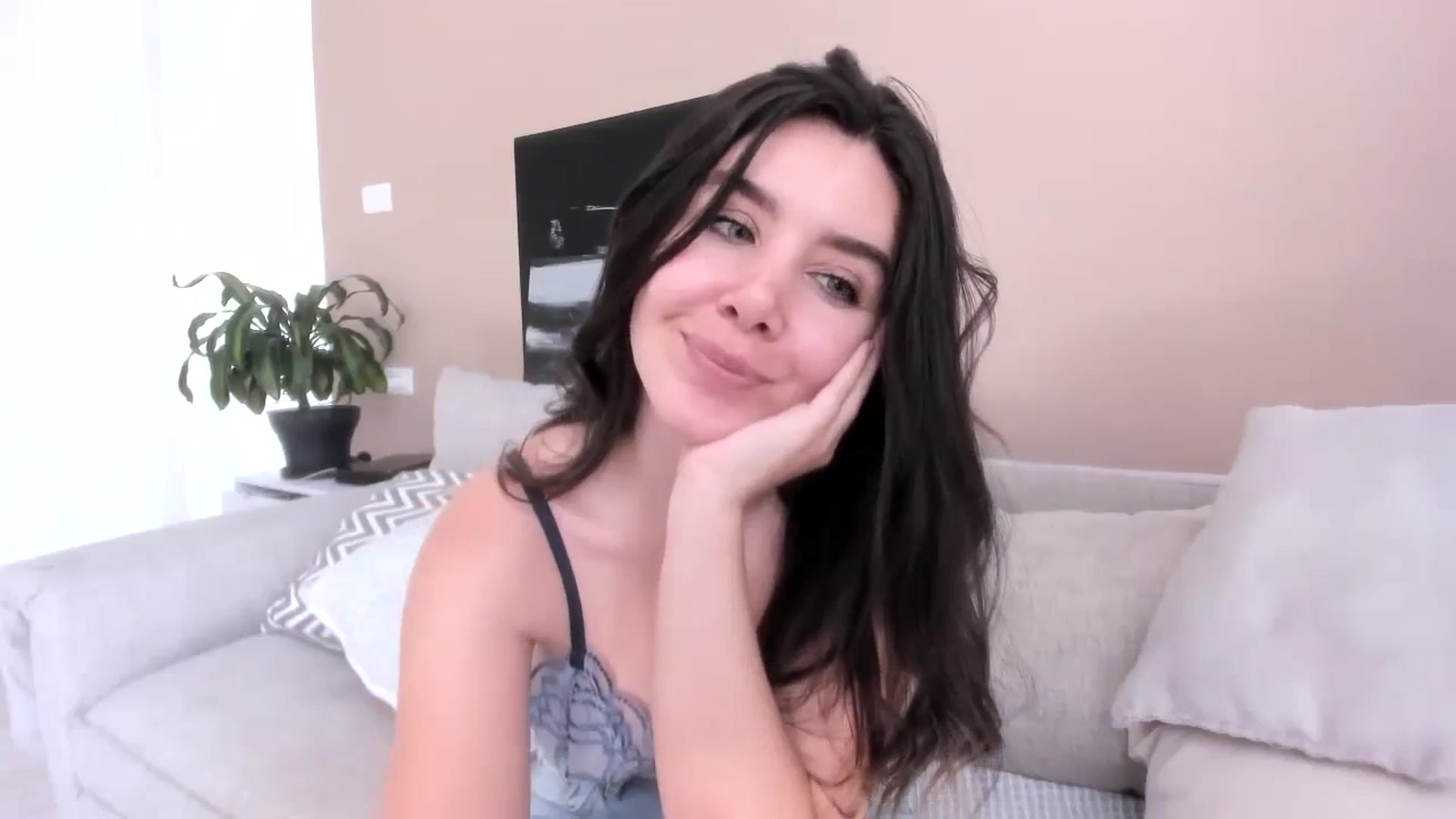 Gallery image thumbnail from LauraVega's myfreecams stream on, 10/02/2023, 15:33 image 19 of 20