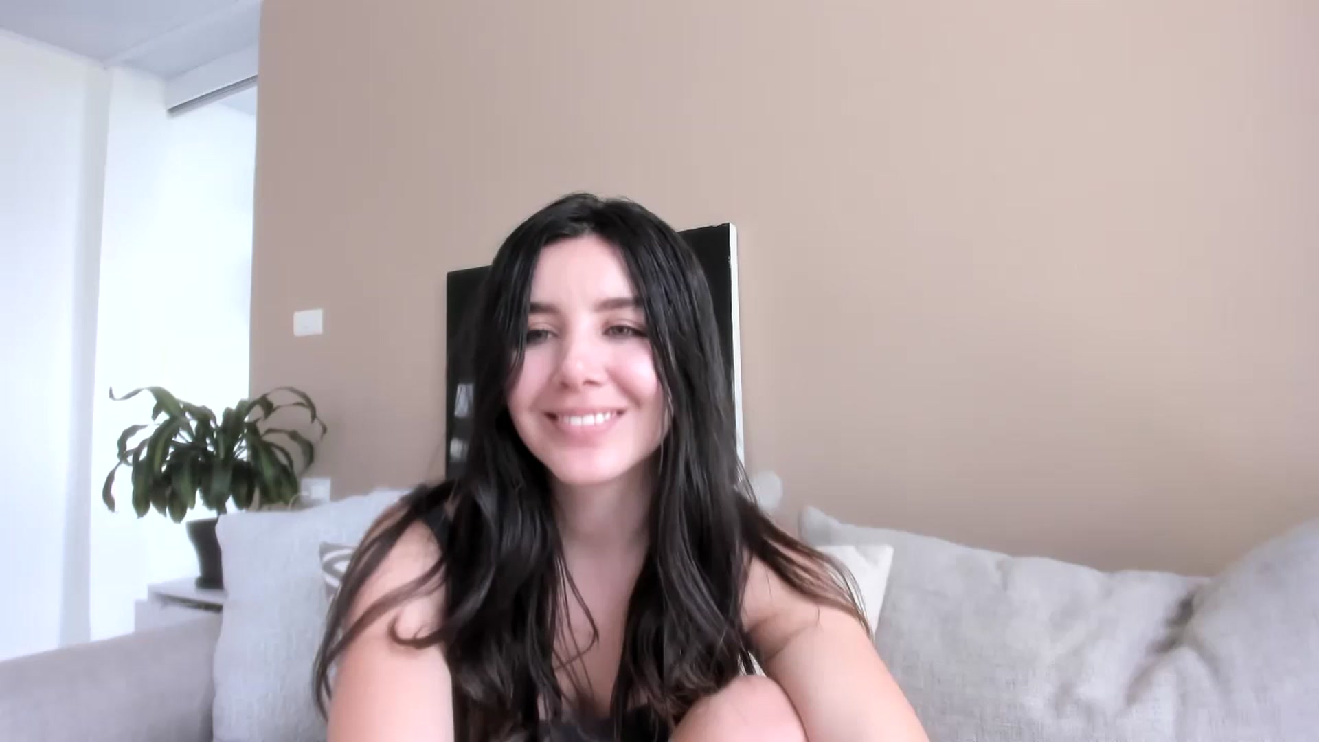 Gallery image thumbnail from LauraVega's myfreecams stream on, 10/03/2023, 17:05 image 1 of 20