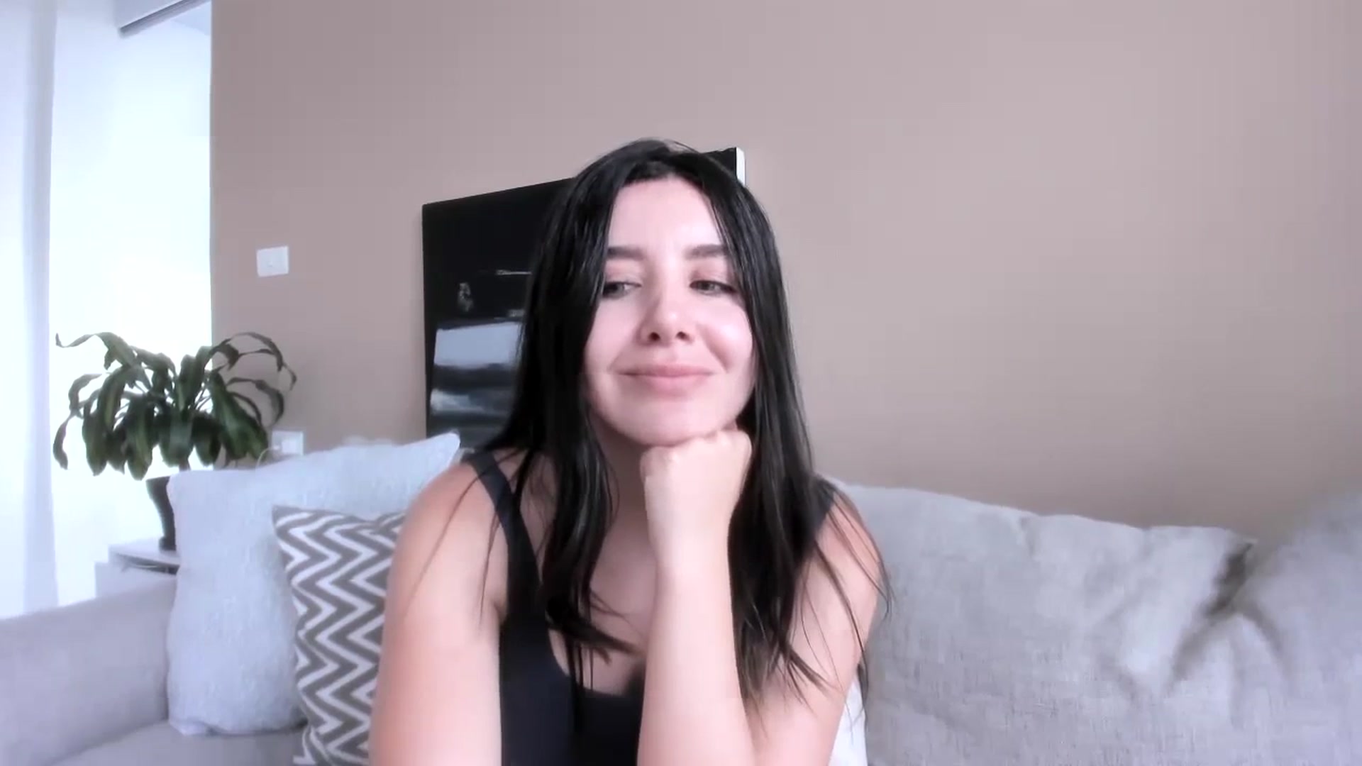 Gallery image thumbnail from LauraVega's myfreecams stream on, 10/03/2023, 17:05 image 3 of 20