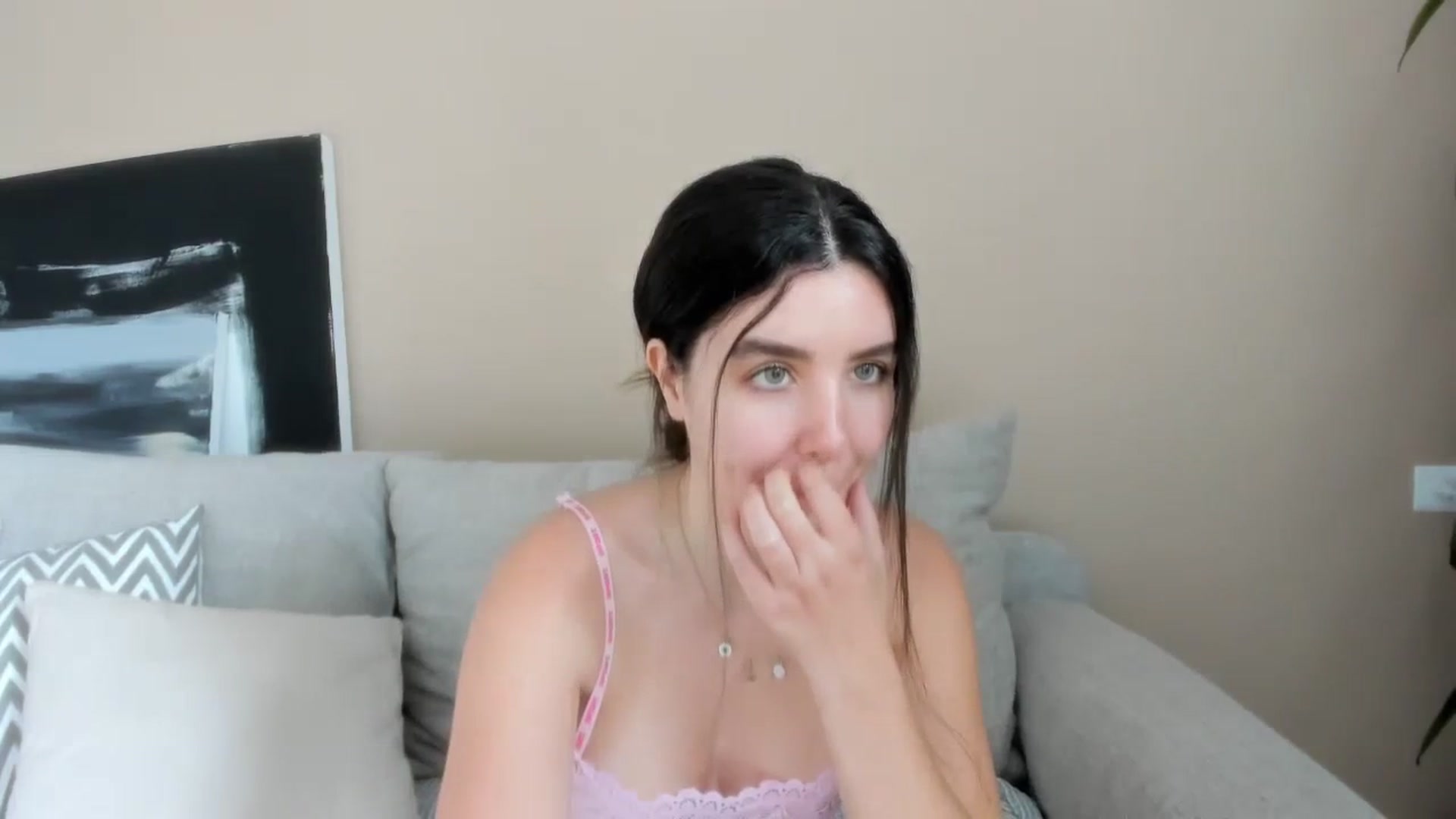 Gallery image thumbnail from LauraVega's myfreecams stream on, 12/16/2023, 15:26 image 7 of 20
