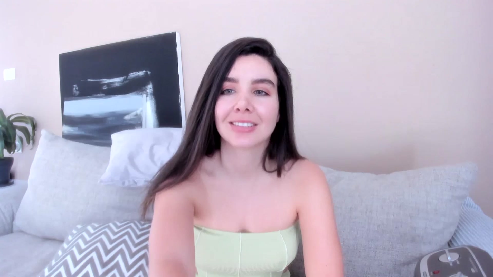 Gallery image thumbnail from LauraVega's myfreecams stream on, 01/01/2024, 16:15 image 8 of 20