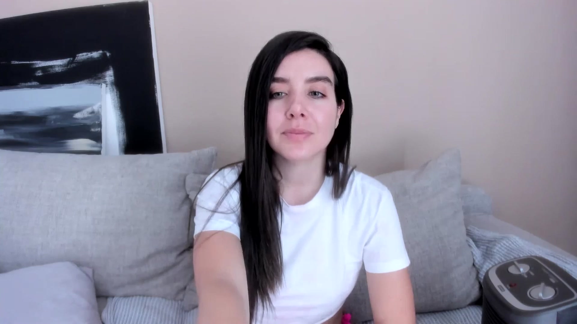 Gallery image thumbnail from LauraVega's myfreecams stream on, 01/13/2024, 16:00 image 15 of 20