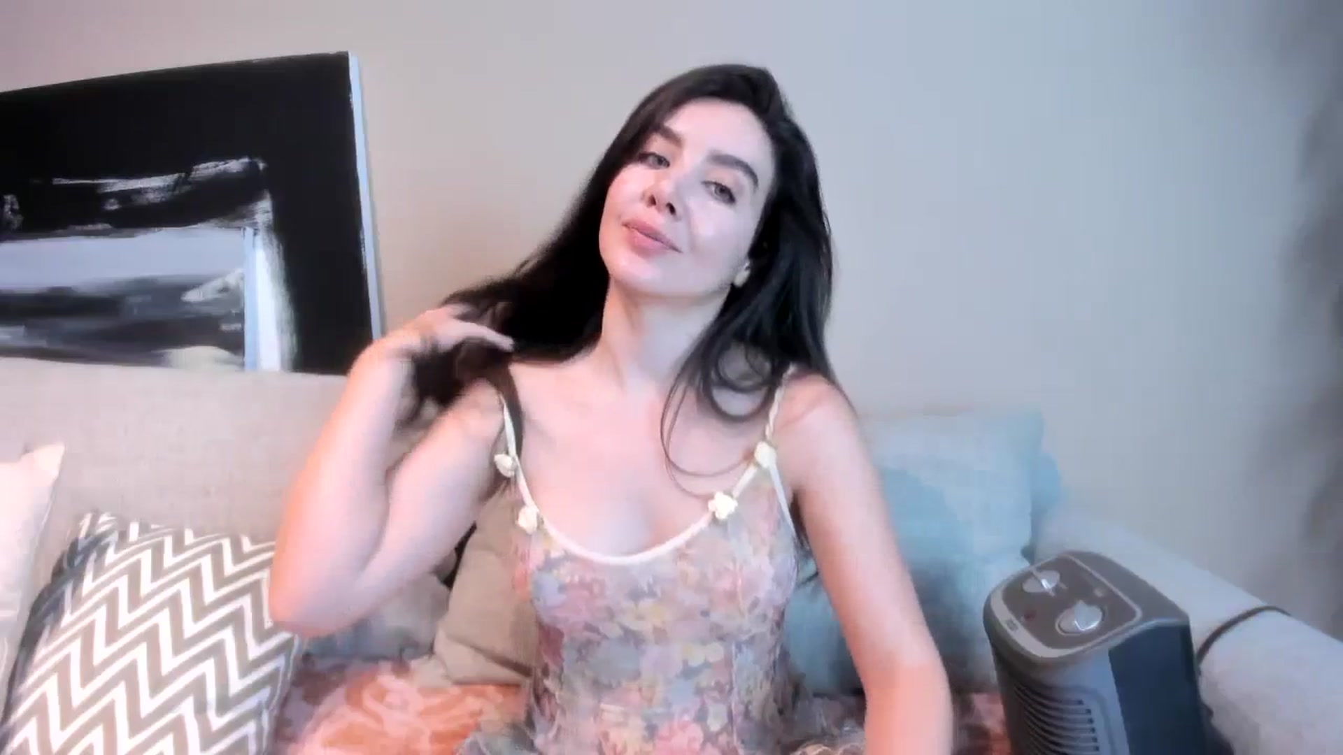 Gallery image thumbnail from LauraVega's myfreecams stream on, 02/03/2024, 23:59 image 7 of 20