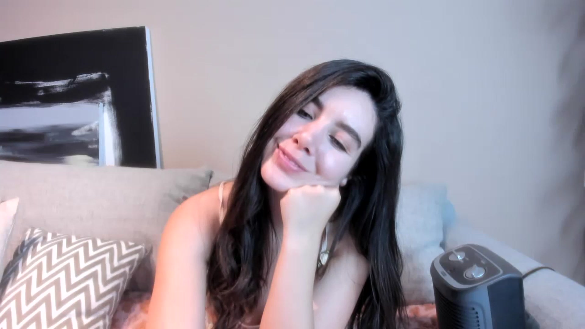 Gallery image thumbnail from LauraVega's myfreecams stream on, 02/03/2024, 23:59 image 9 of 20