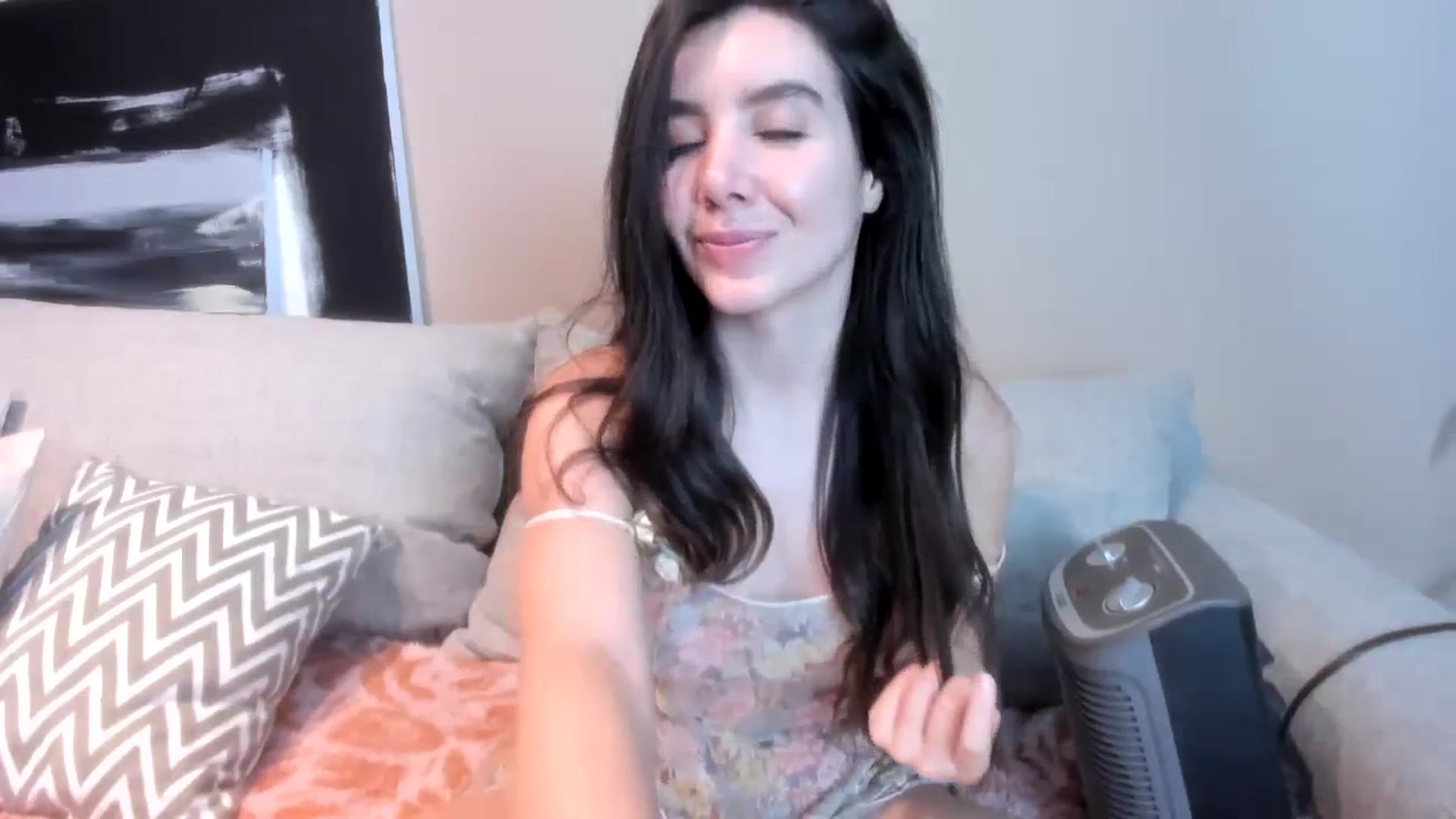 Gallery image thumbnail from LauraVega's myfreecams stream on, 02/04/2024, 24:59 image 18 of 20