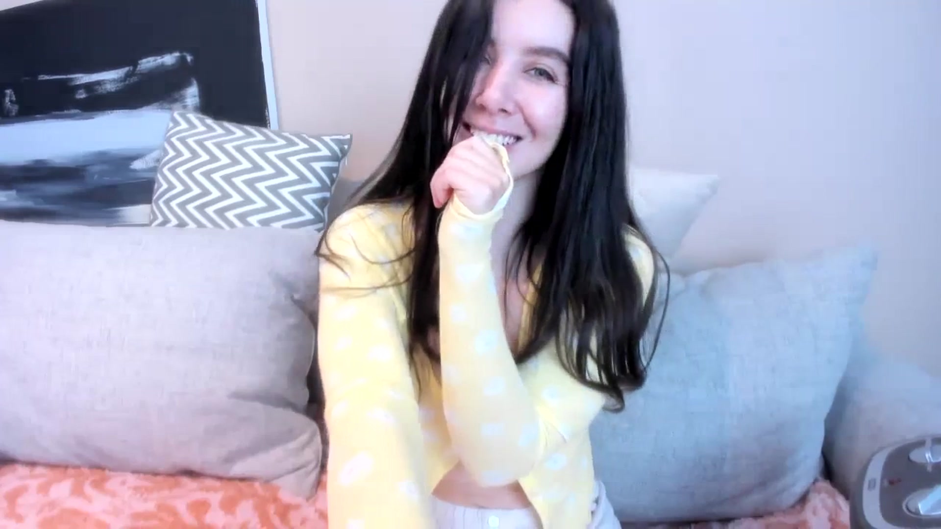 Gallery image thumbnail from LauraVega's myfreecams stream on, 02/05/2024, 15:21 image 14 of 20