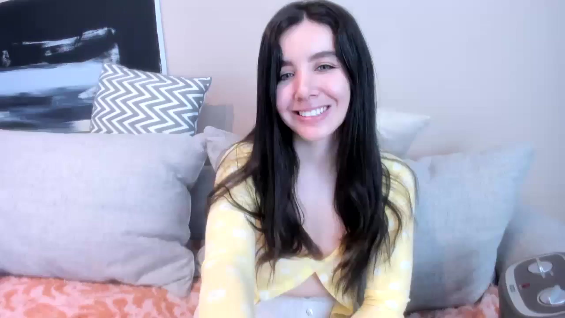 Gallery image thumbnail from LauraVega's myfreecams stream on, 02/05/2024, 15:21 image 10 of 20