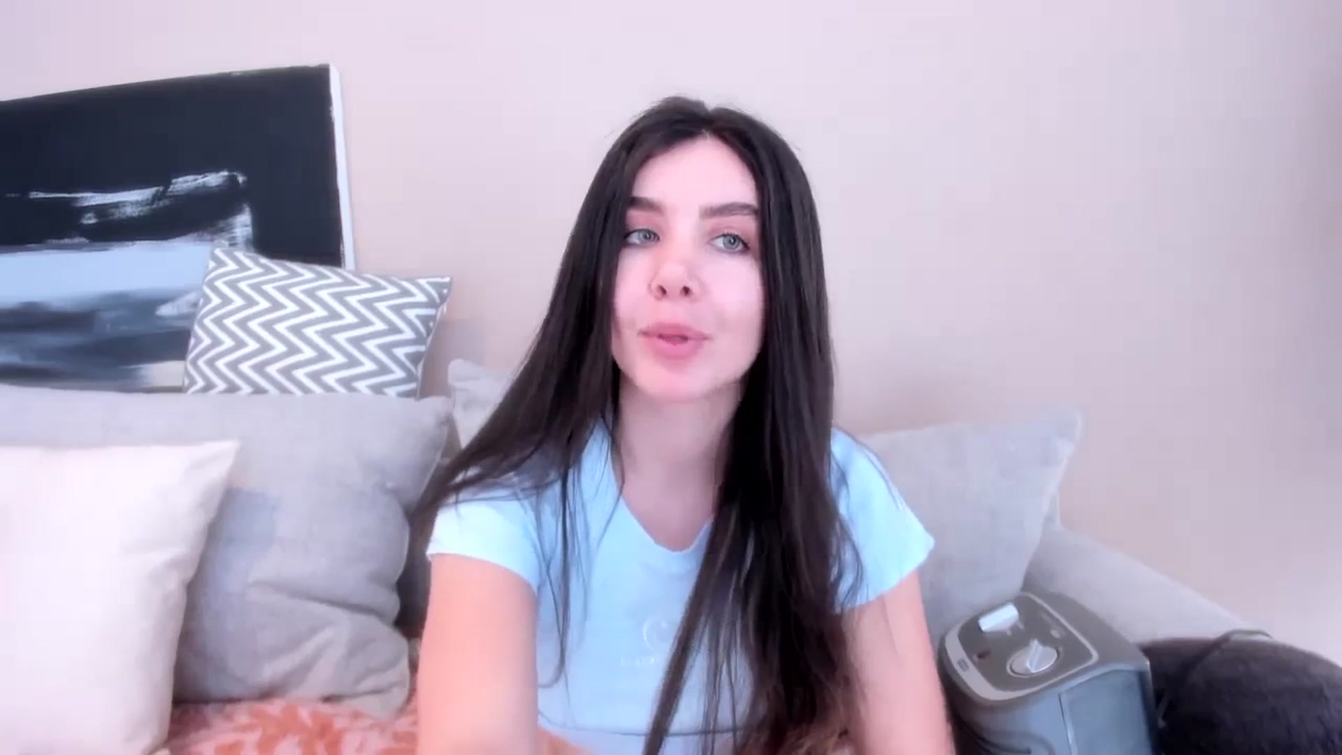 Gallery image thumbnail from LauraVega's myfreecams stream on, 02/11/2024, 16:18 image 4 of 20