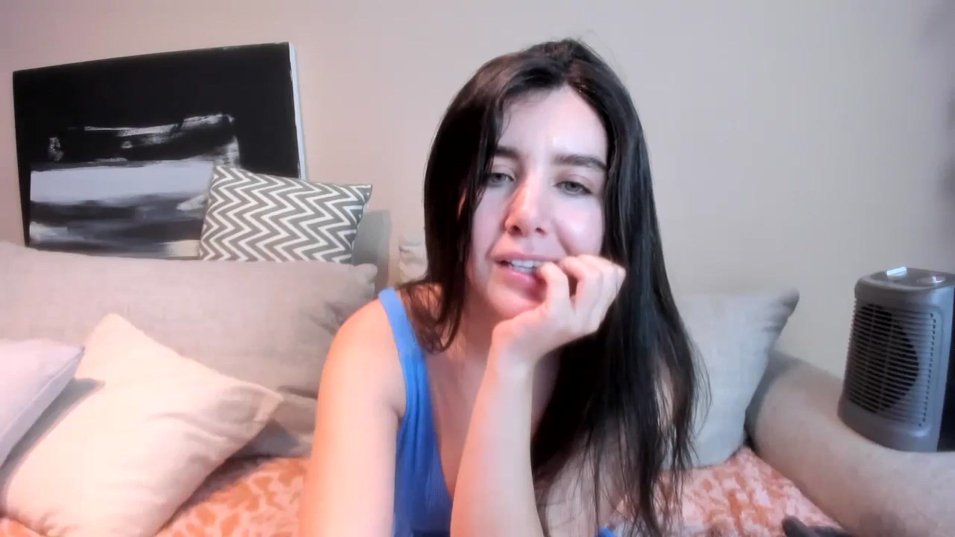 Gallery image thumbnail from LauraVega's myfreecams stream on, 02/11/2024, 23:42 image 6 of 20