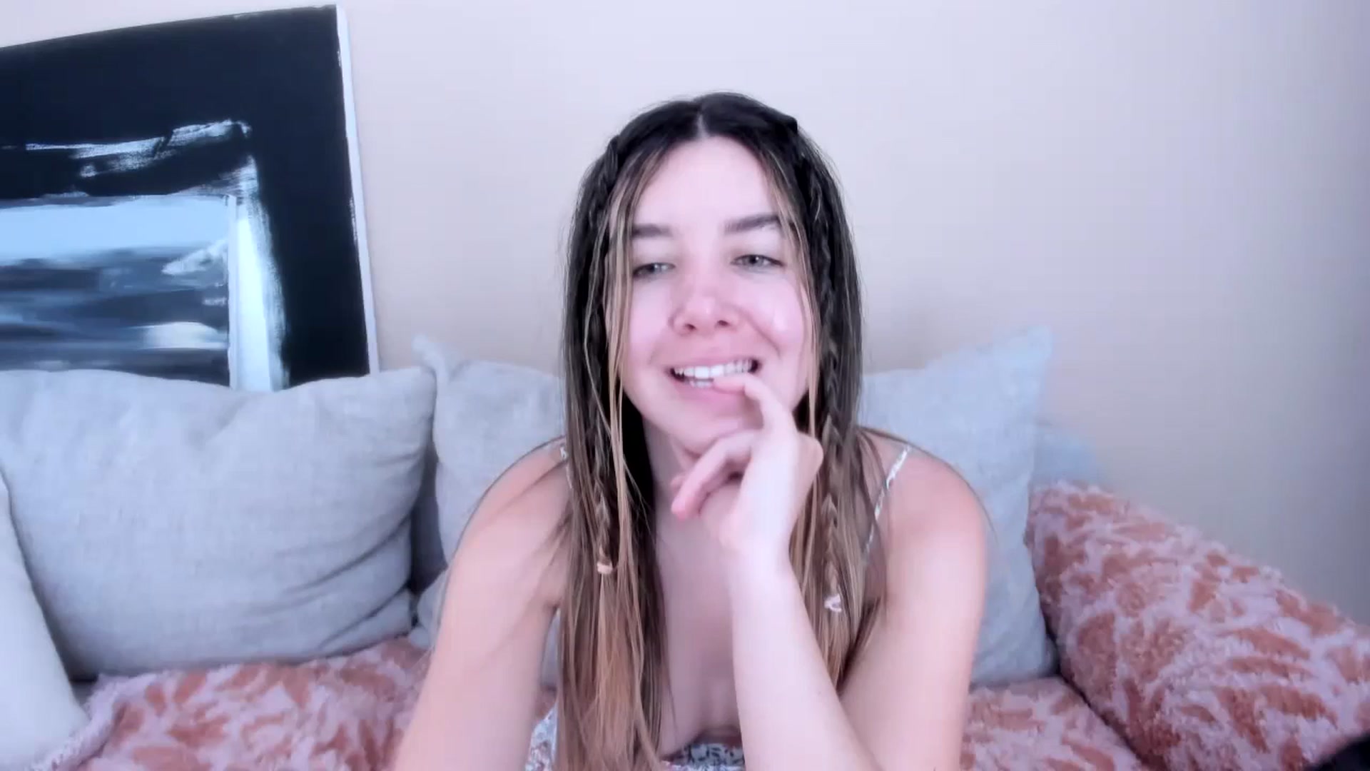 Gallery image thumbnail from LauraVega's myfreecams stream on, 03/01/2024, 16:27 image 15 of 20