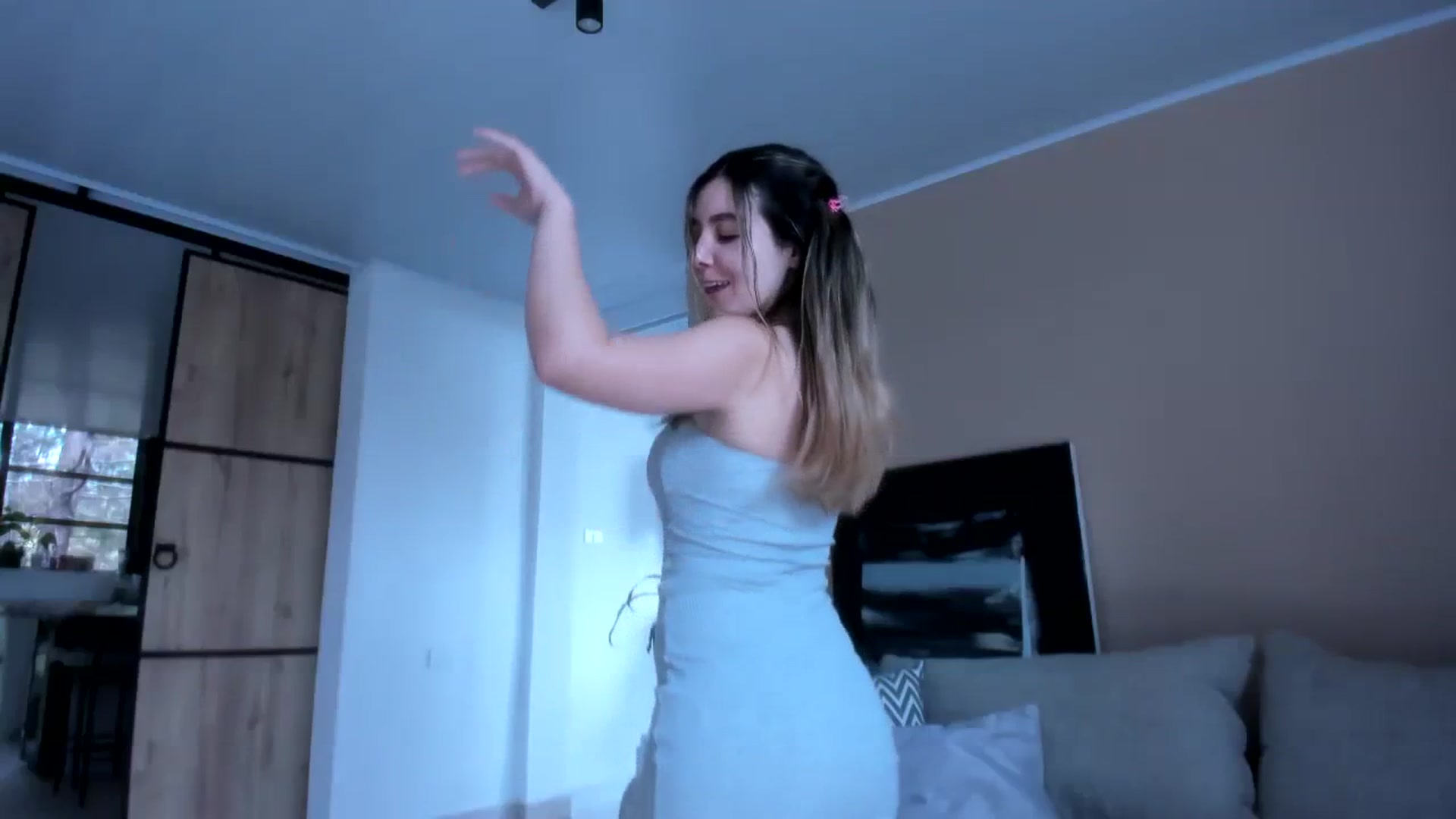 Gallery image thumbnail from LauraVega's myfreecams stream on, 03/22/2024, 15:11 image 4 of 20