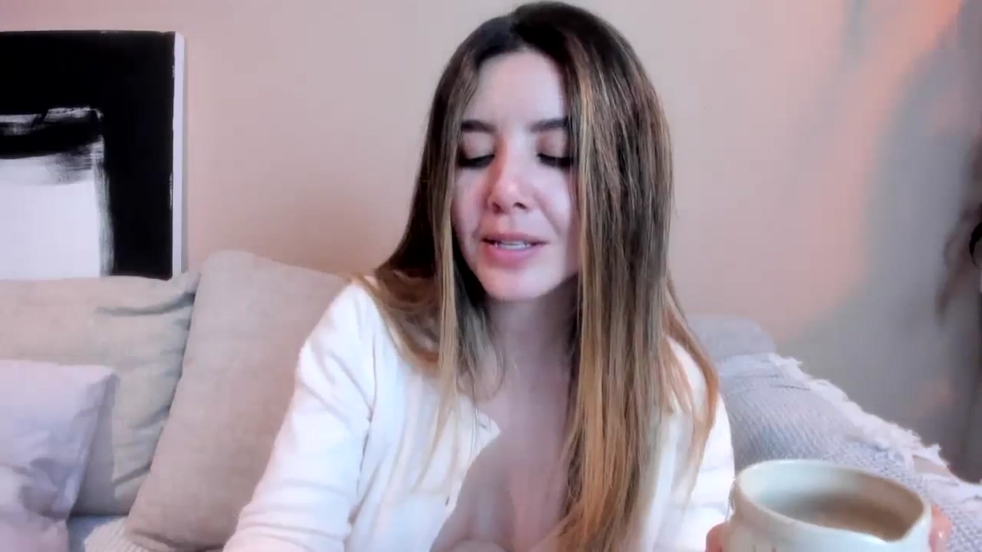 Gallery image thumbnail from LauraVega's myfreecams stream on, 04/02/2024, 02:10 image 11 of 20