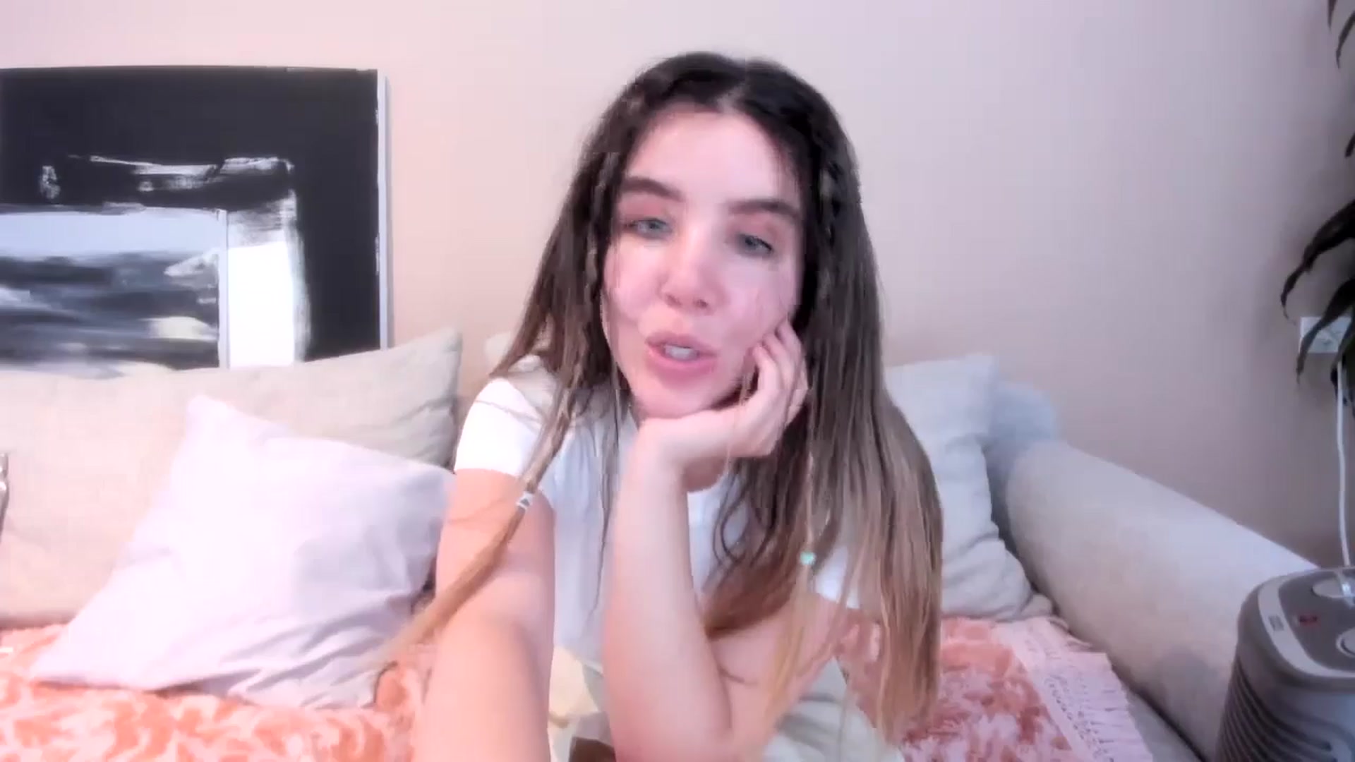 Gallery image thumbnail from LauraVega's myfreecams stream on, 04/17/2024, 15:15 image 16 of 20