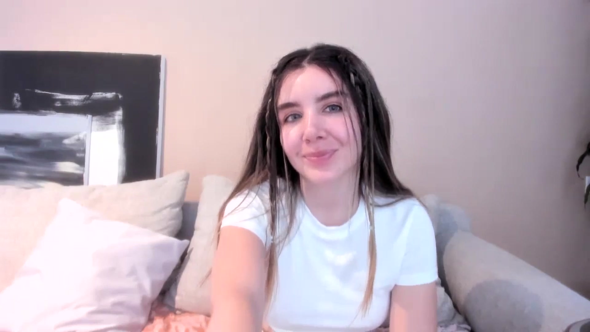 Gallery image thumbnail from LauraVega's myfreecams stream on, 04/17/2024, 16:13 image 13 of 20