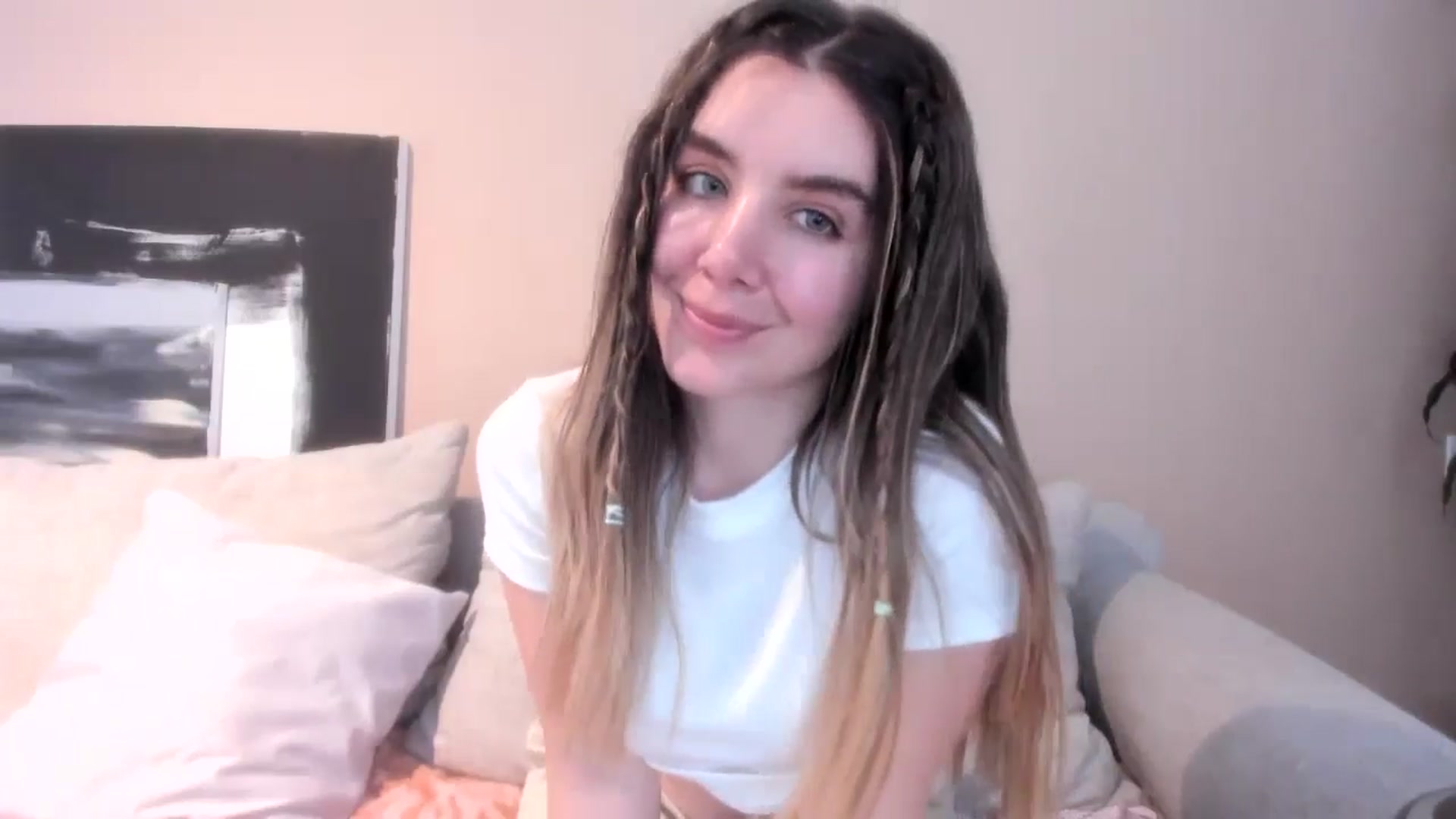 Gallery image thumbnail from LauraVega's myfreecams stream on, 04/17/2024, 16:13 image 14 of 20