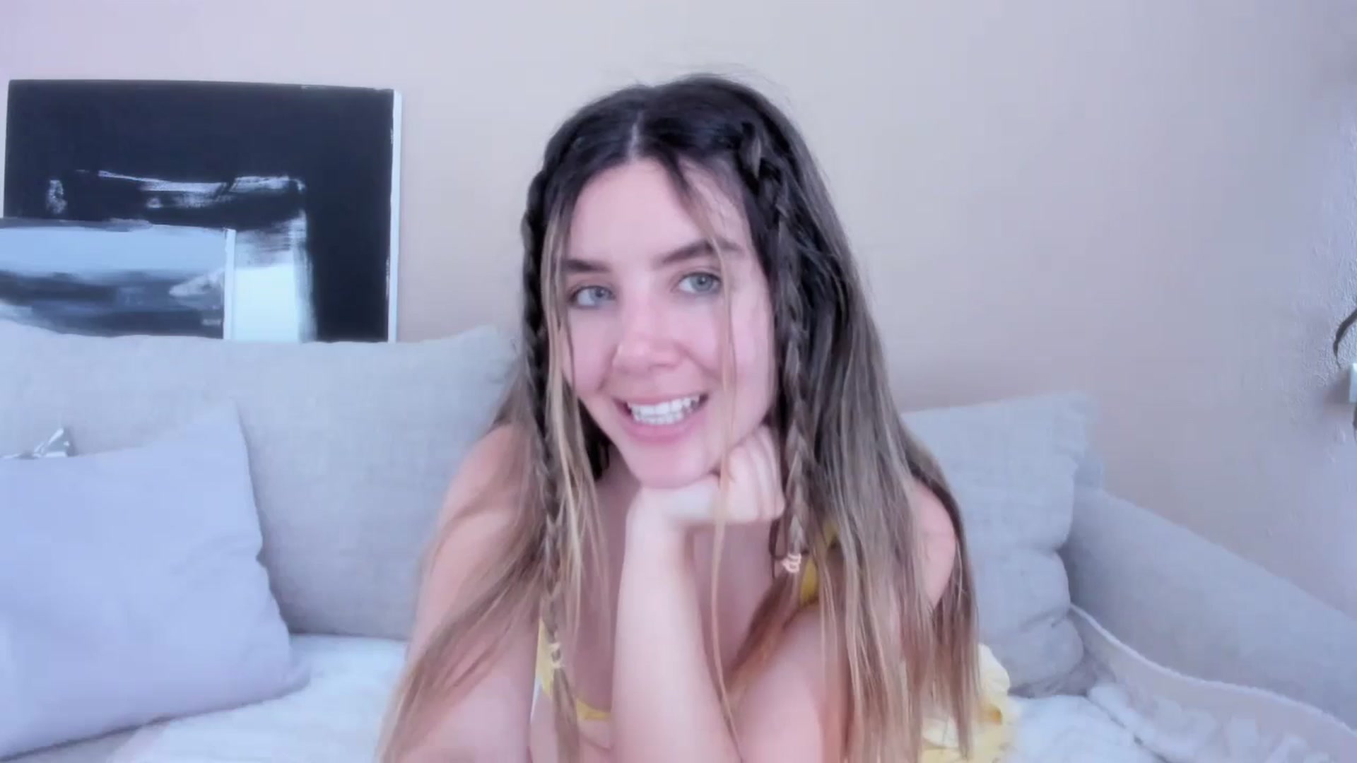 Gallery image thumbnail from LauraVega's myfreecams stream on, 04/26/2024, 17:02 image 15 of 20