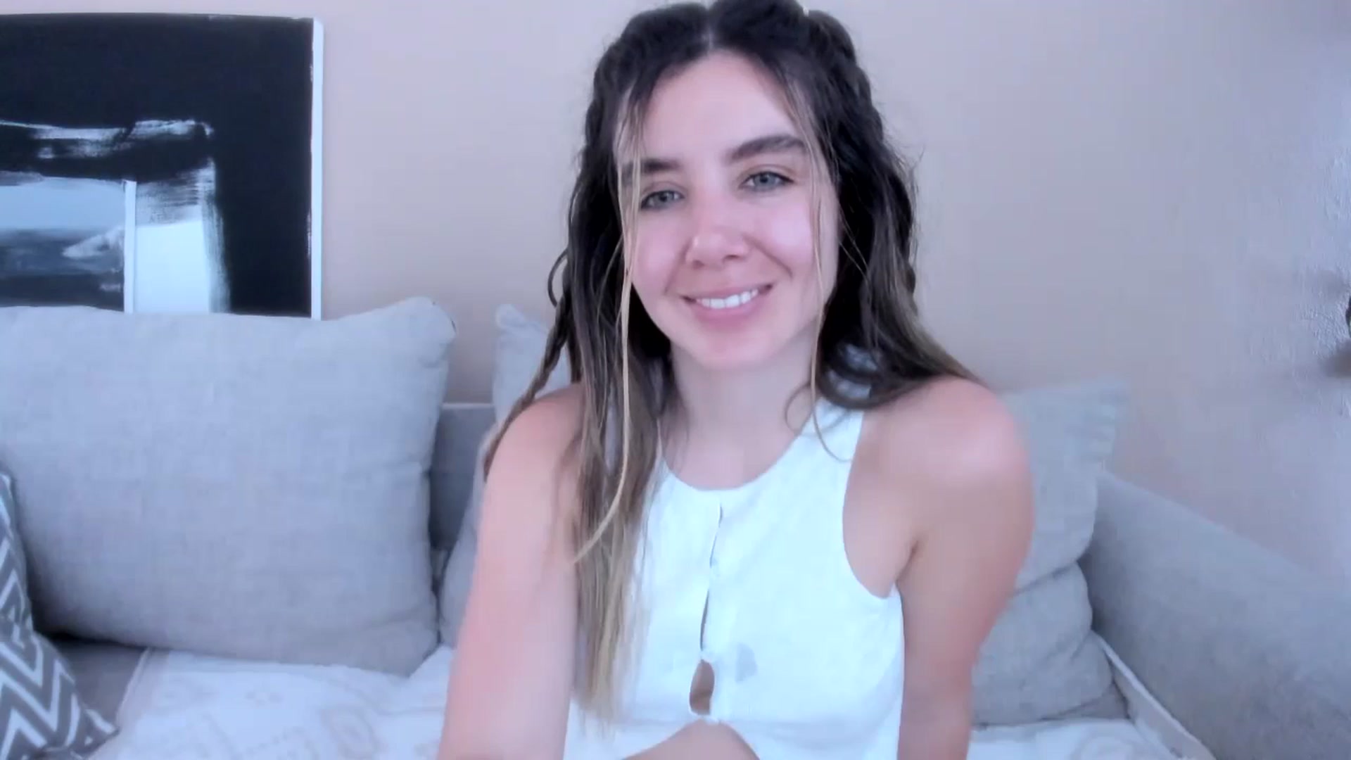 Gallery image thumbnail from LauraVega's myfreecams stream on, 04/27/2024, 18:05 image 15 of 20