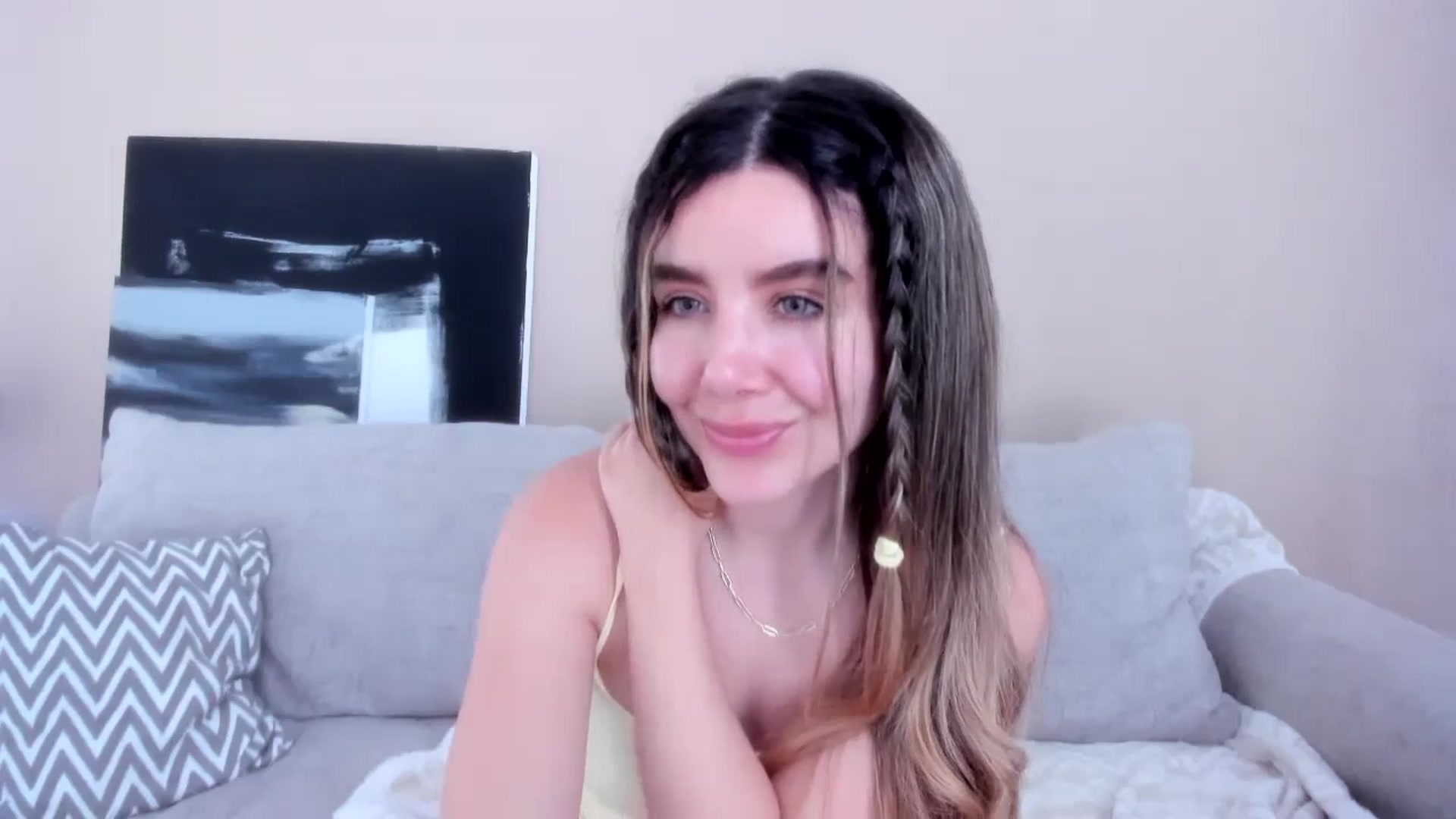 Gallery image thumbnail from LauraVega's myfreecams stream on, 05/08/2024, 17:34 image 2 of 20