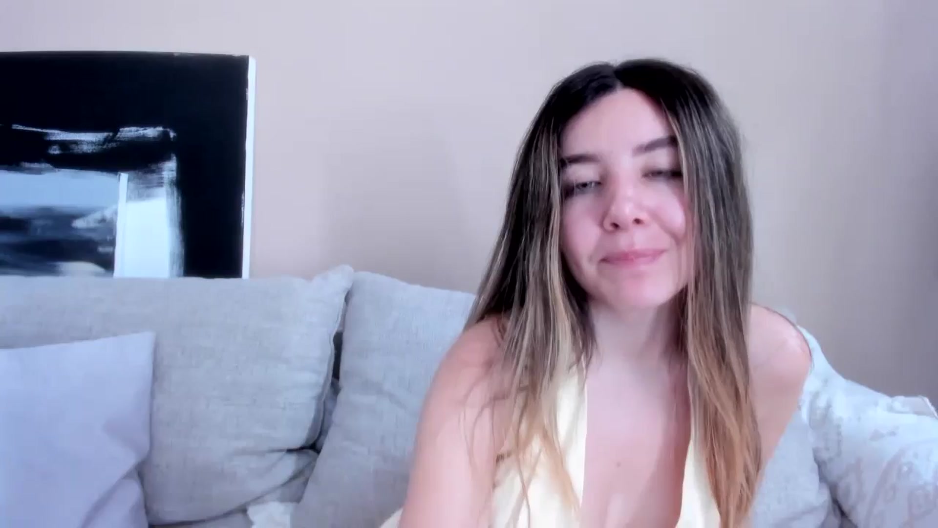 Gallery image thumbnail from LauraVega's myfreecams stream on, 05/19/2024, 17:20 image 9 of 20