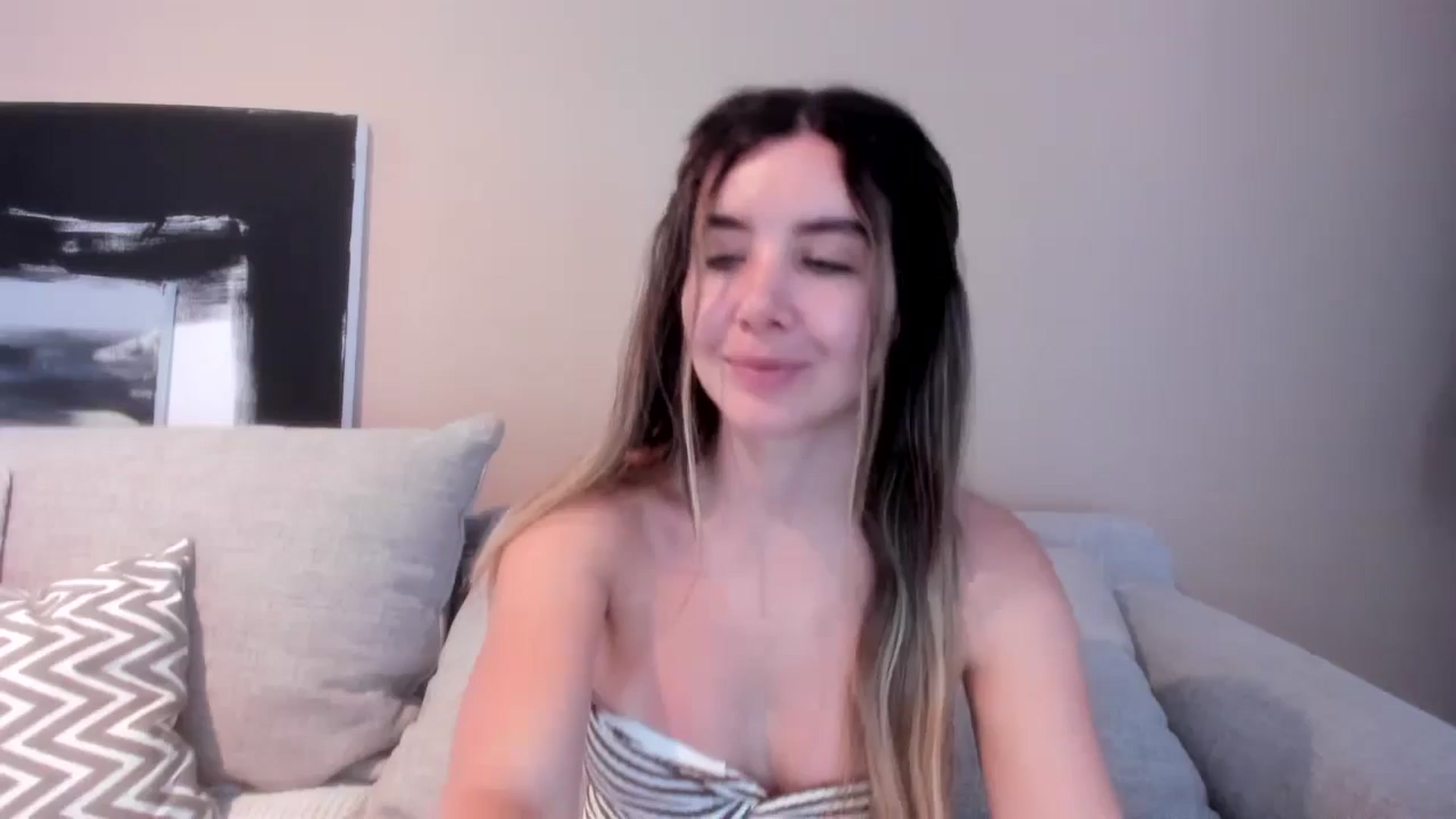 Gallery image thumbnail from LauraVega's myfreecams stream on, 05/29/2024, 17:51 image 5 of 20