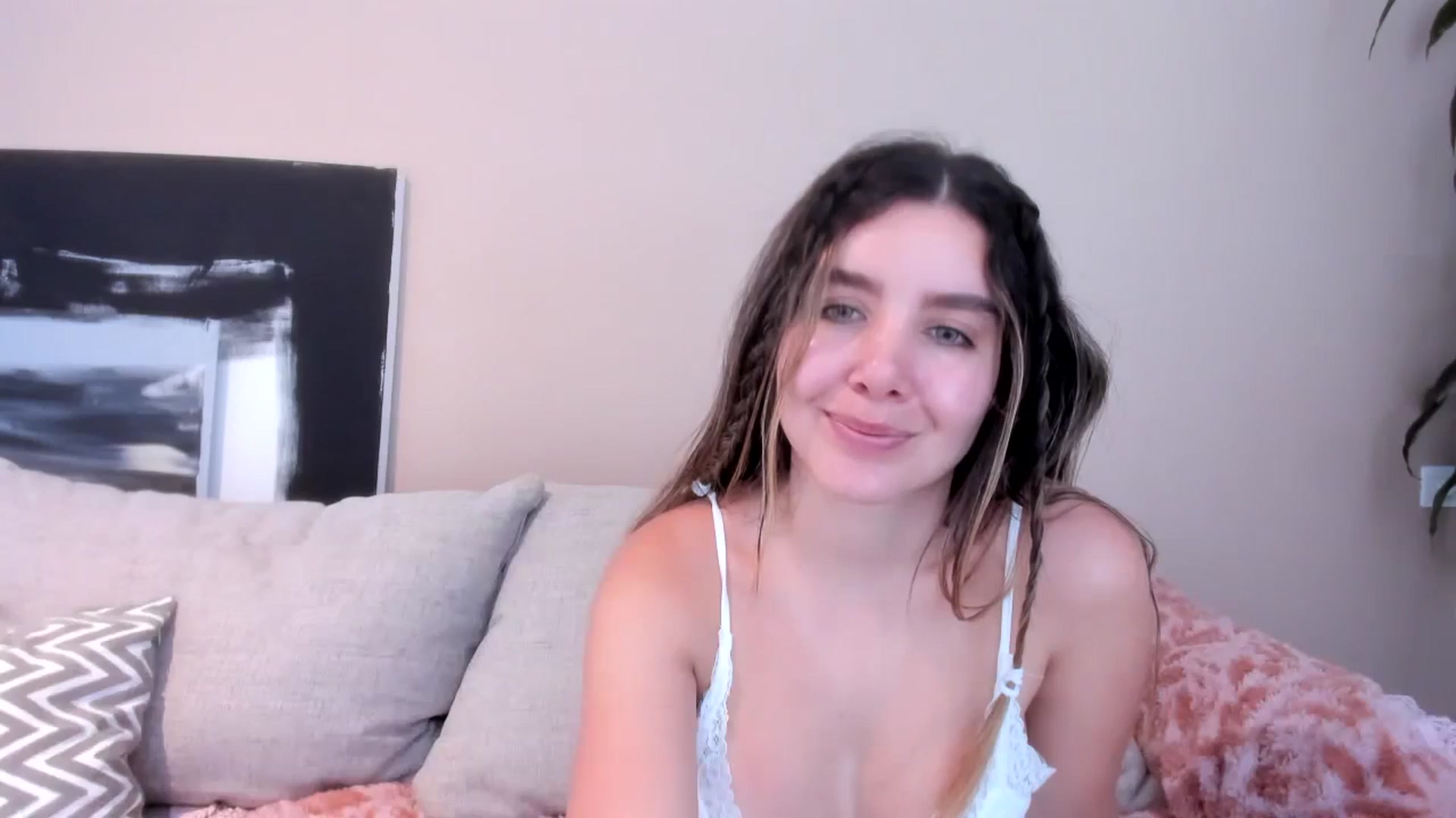 Gallery image thumbnail from LauraVega's myfreecams stream on, 06/04/2024, 15:23 image 12 of 20