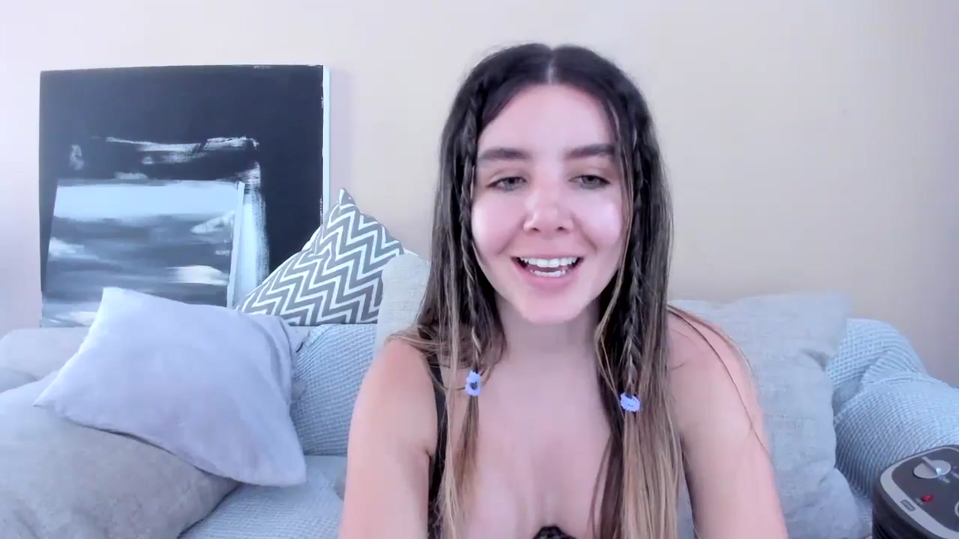 Gallery image thumbnail from LauraVega's myfreecams stream on, 06/17/2024, 17:35 image 19 of 20