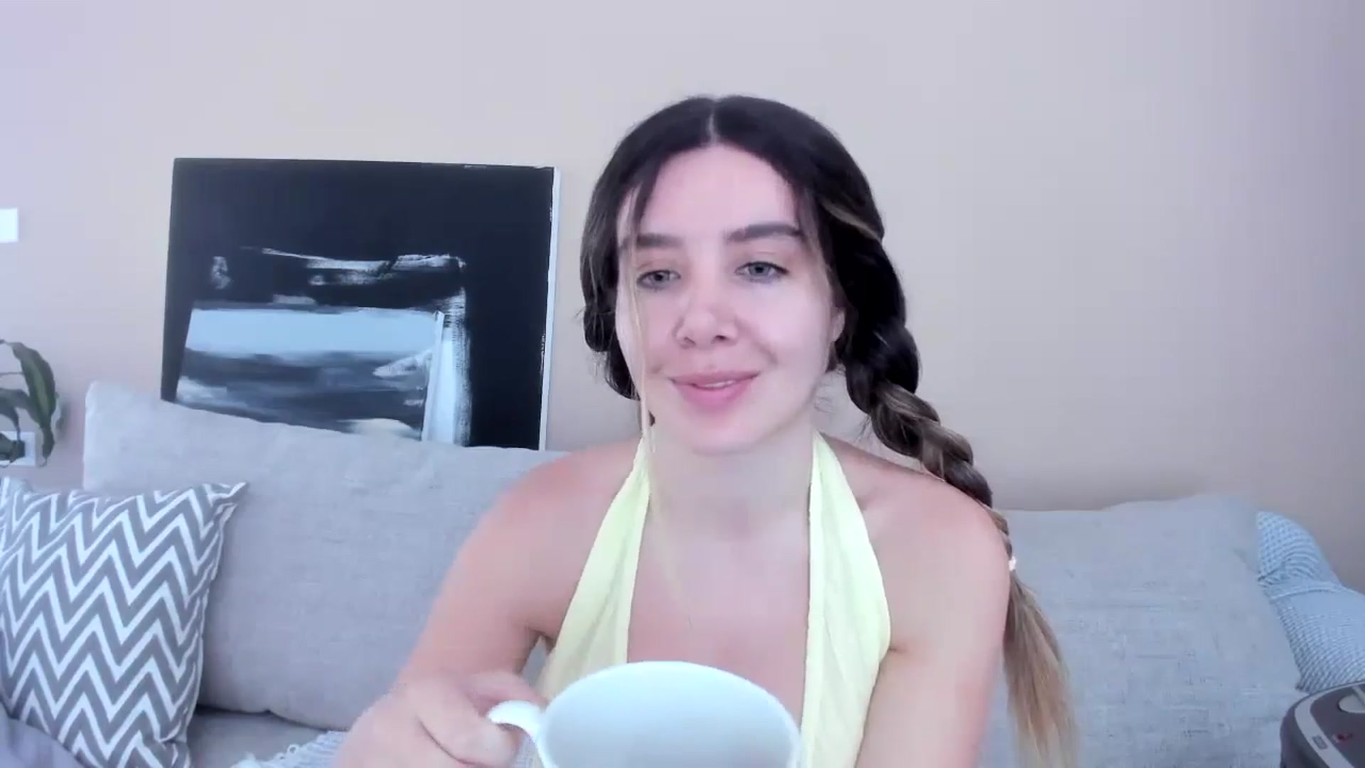 Gallery image thumbnail from LauraVega's myfreecams stream on, 06/22/2024, 15:00 image 19 of 20