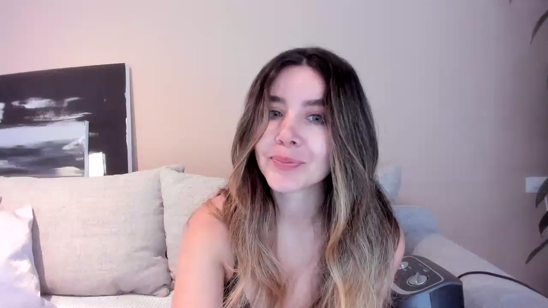 Gallery image thumbnail from LauraVega's myfreecams stream on, 07/03/2024, 17:05 image 1 of 20