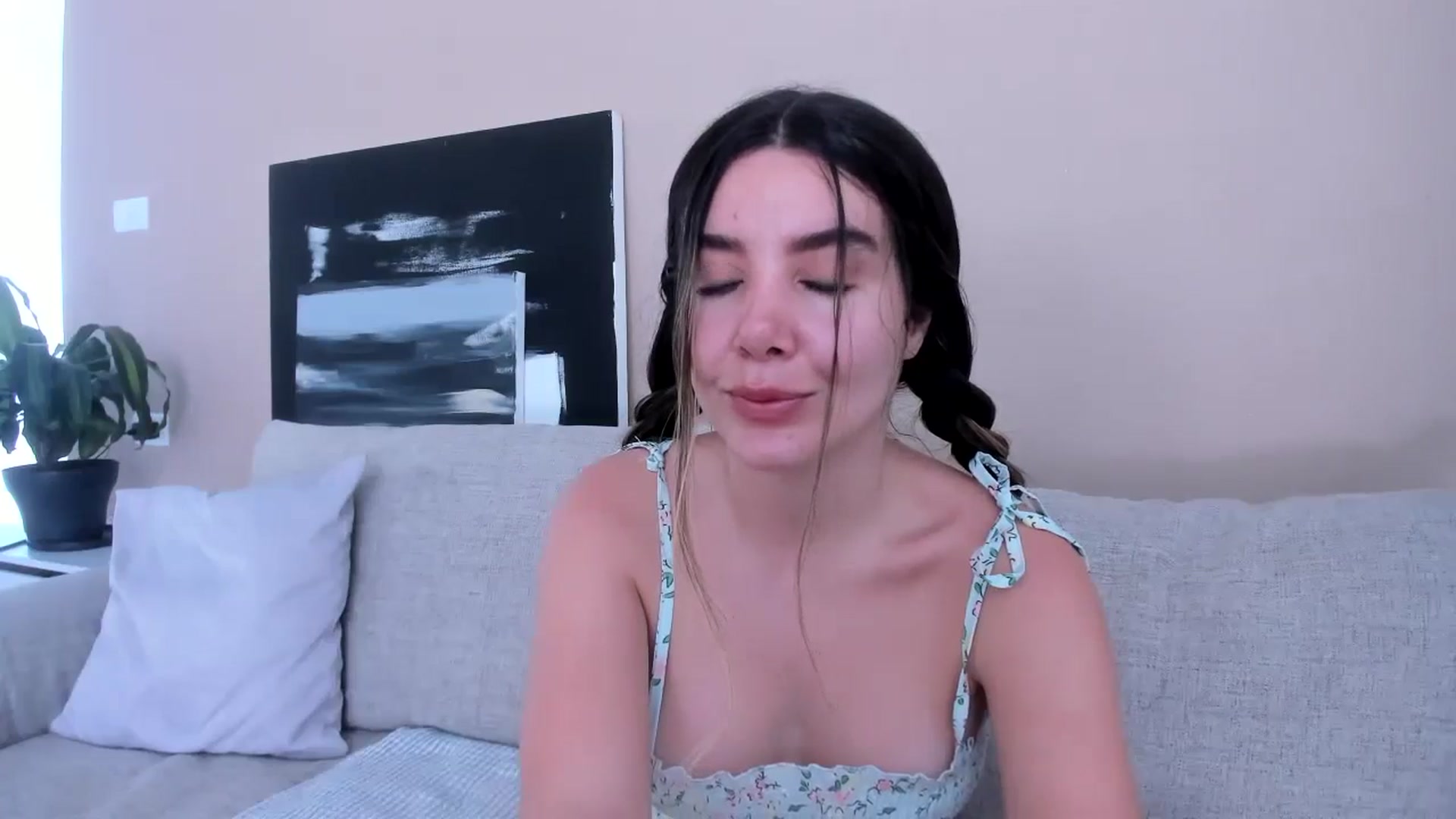 Gallery image thumbnail from LauraVega's myfreecams stream on, 07/16/2024, 14:19 image 3 of 20