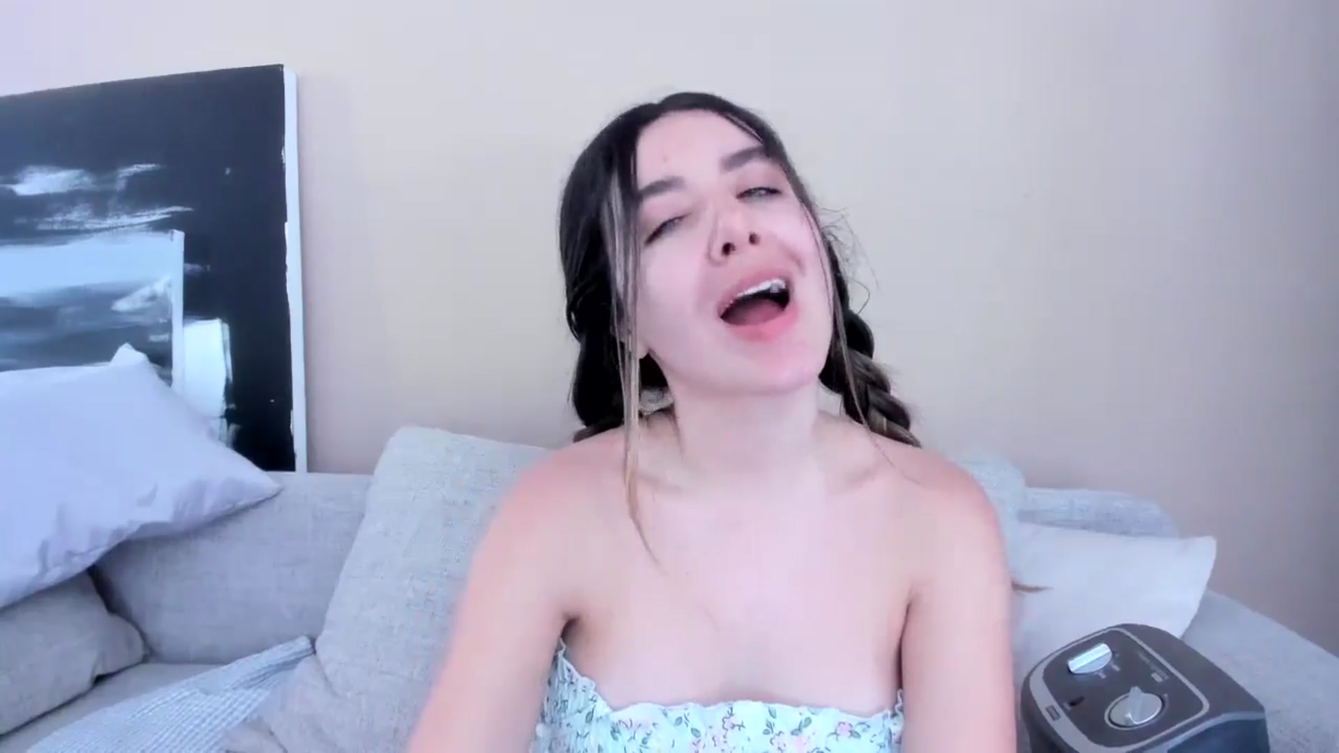 Gallery image thumbnail from LauraVega's myfreecams stream on, 07/16/2024, 16:03 image 16 of 20