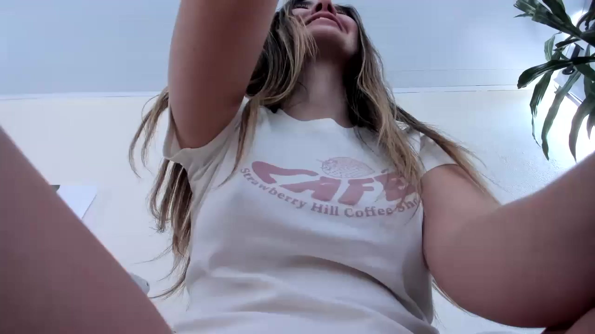 Gallery image thumbnail from LauraVega's myfreecams stream on, 08/08/2024, 17:25 image 1 of 20
