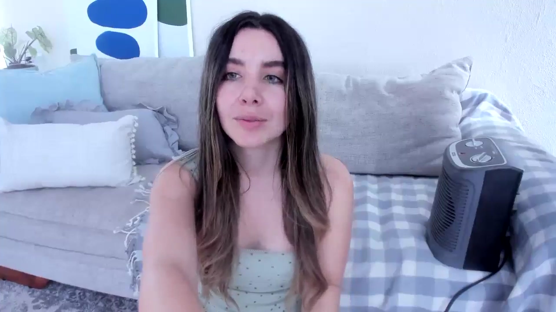 Gallery image thumbnail from LauraVega's myfreecams stream on, 08/10/2024, 16:57 image 12 of 20