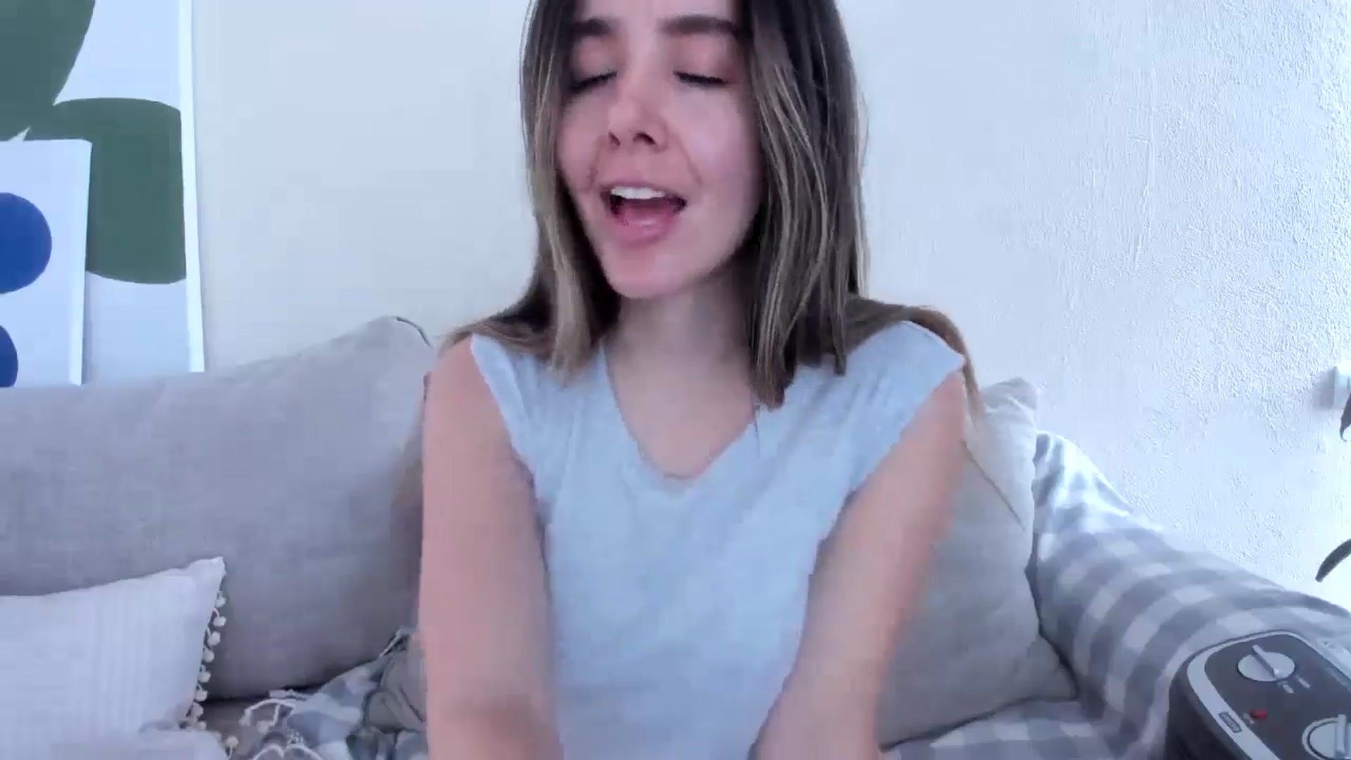 Gallery image thumbnail from LauraVega's myfreecams stream on, 08/25/2024, 16:00 image 16 of 20