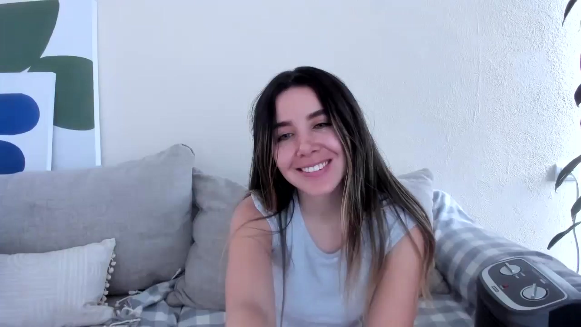 Gallery image thumbnail from LauraVega's myfreecams stream on, 08/25/2024, 16:00 image 13 of 20