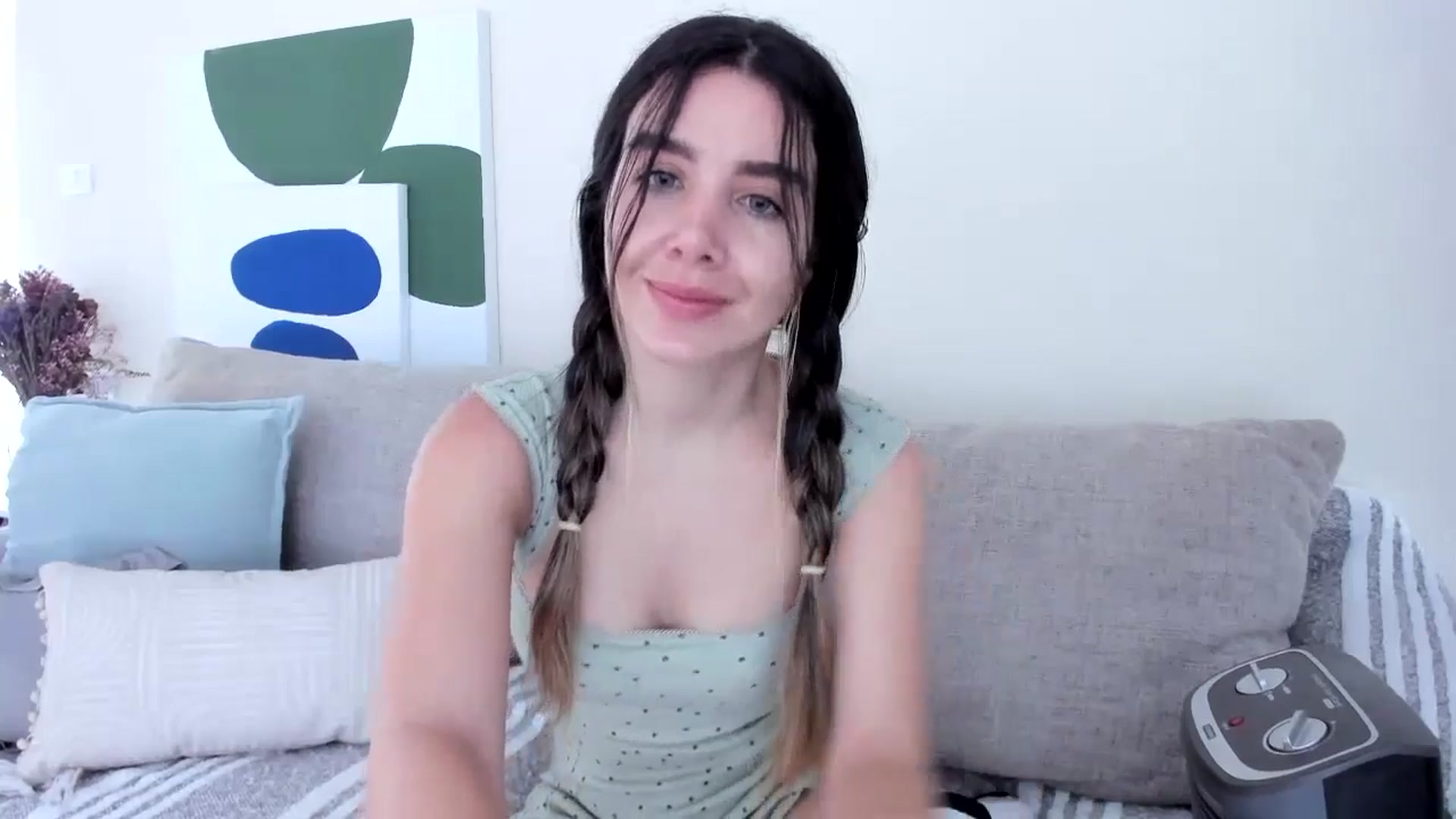 Gallery image thumbnail from LauraVega's myfreecams stream on, 11/19/2024, 14:34 image 6 of 20